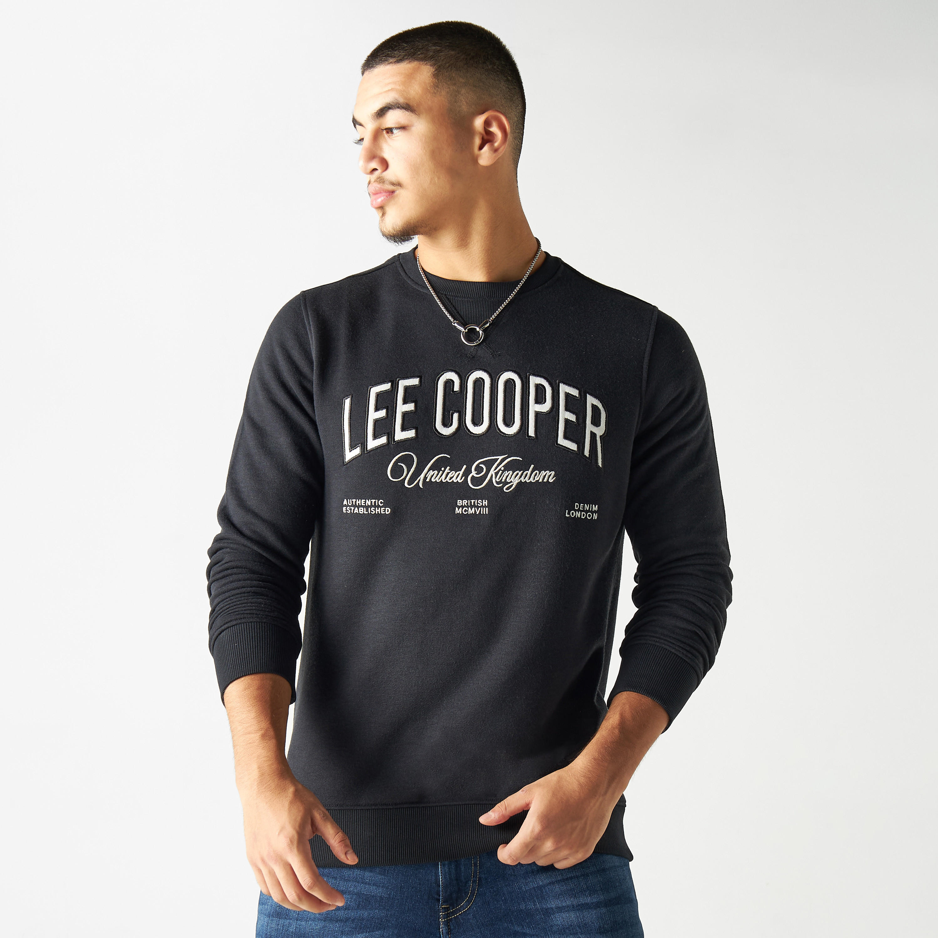 سويت شيرت مطرّز بأكمام طويلة من لي كوبر-men-winterwear-hoodiesandsweatshirts-image-1