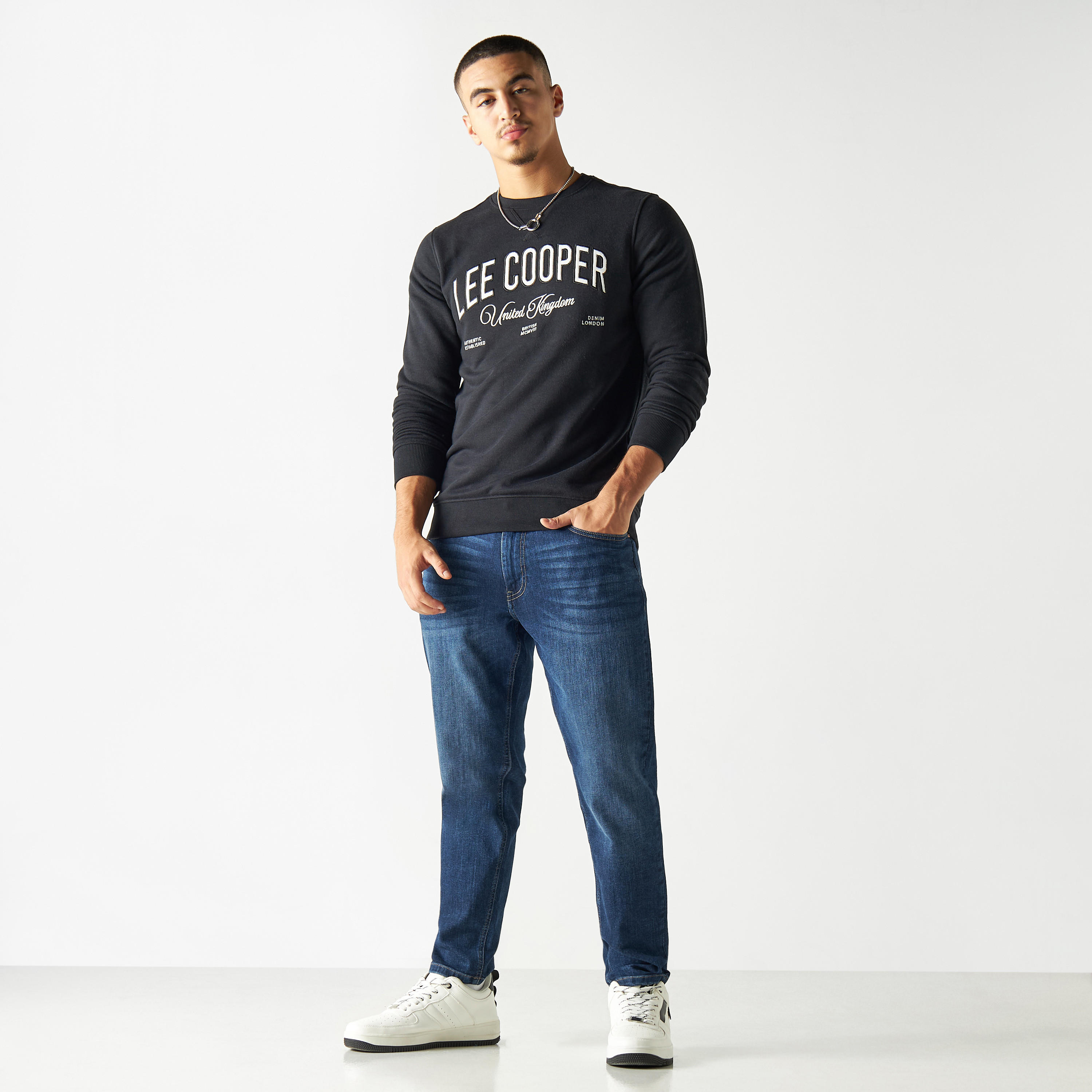 سويت شيرت مطرّز بأكمام طويلة من لي كوبر-men-winterwear-hoodiesandsweatshirts-image-2