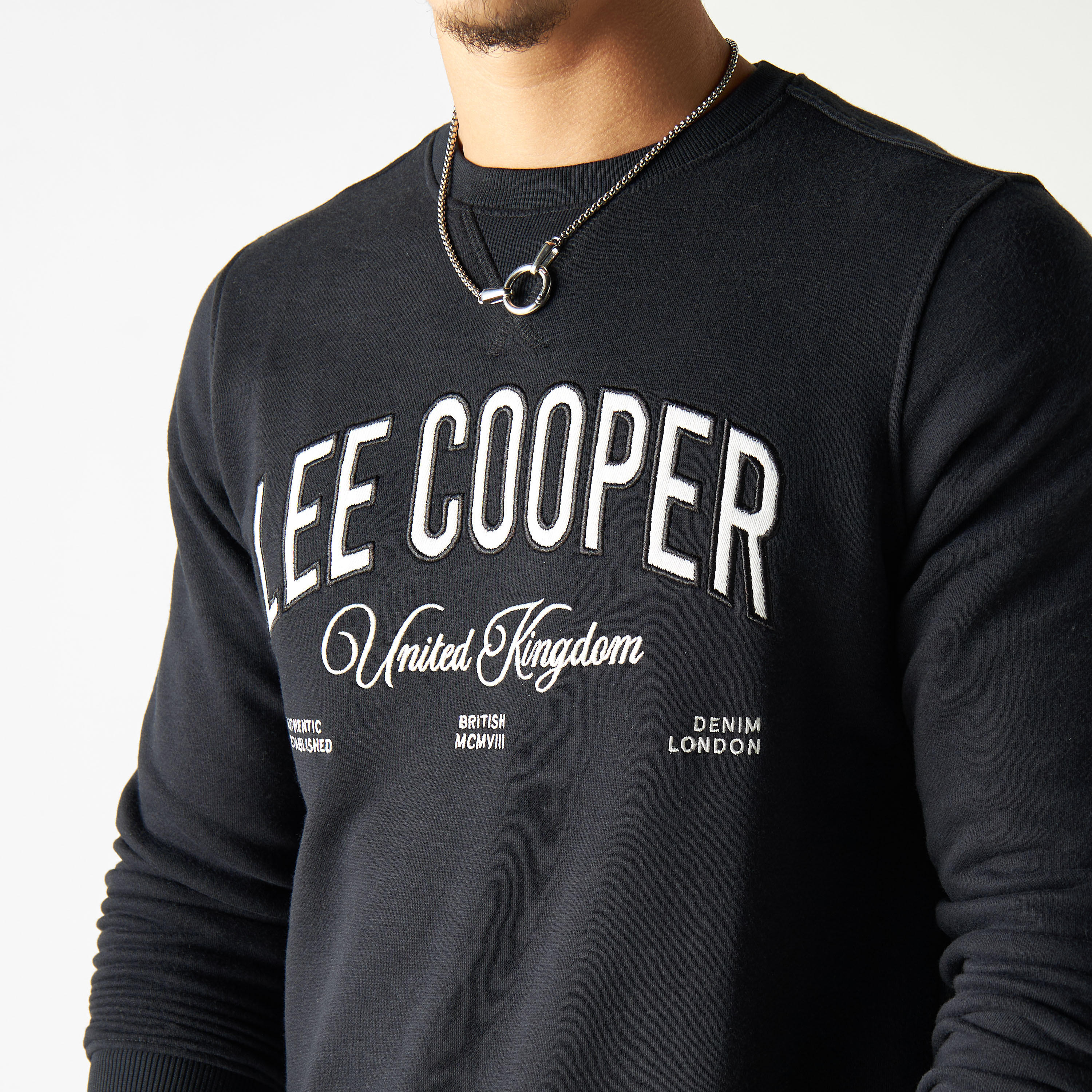 سويت شيرت مطرّز بأكمام طويلة من لي كوبر-men-winterwear-hoodiesandsweatshirts-image-4