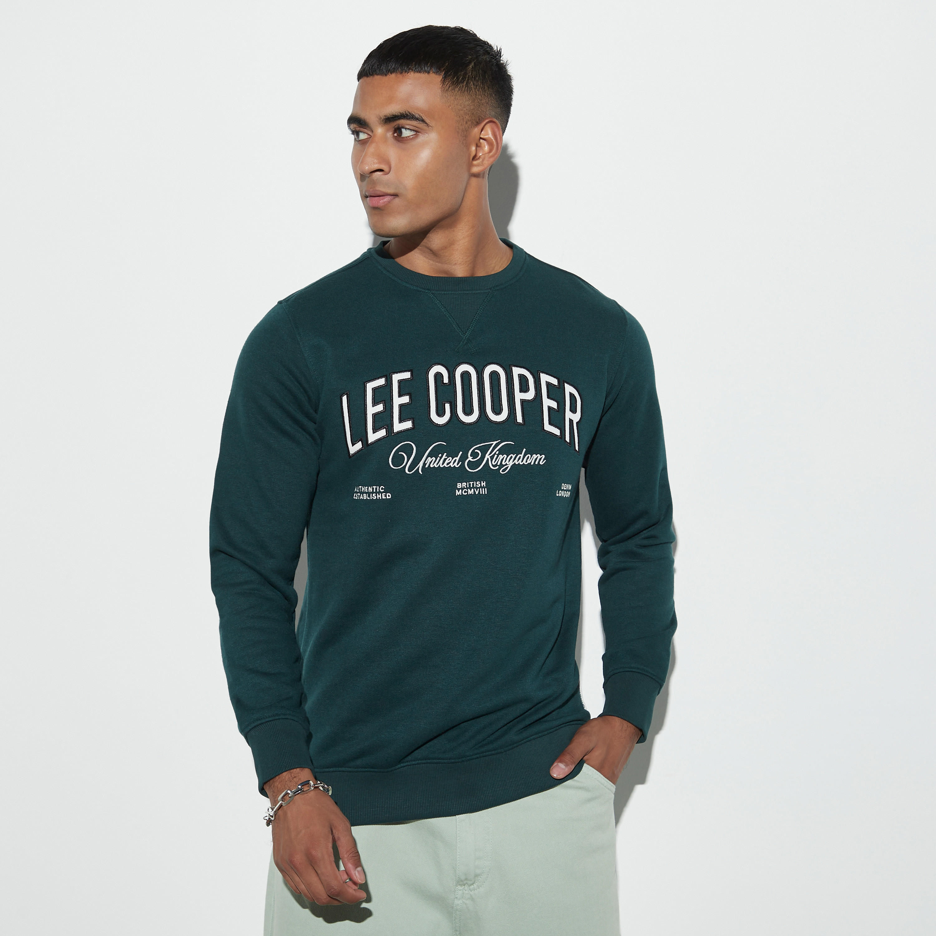 سويت شيرت مزين بأكمام طويلة من لي كوبر-men-winterwear-hoodiesandsweatshirts-image-1