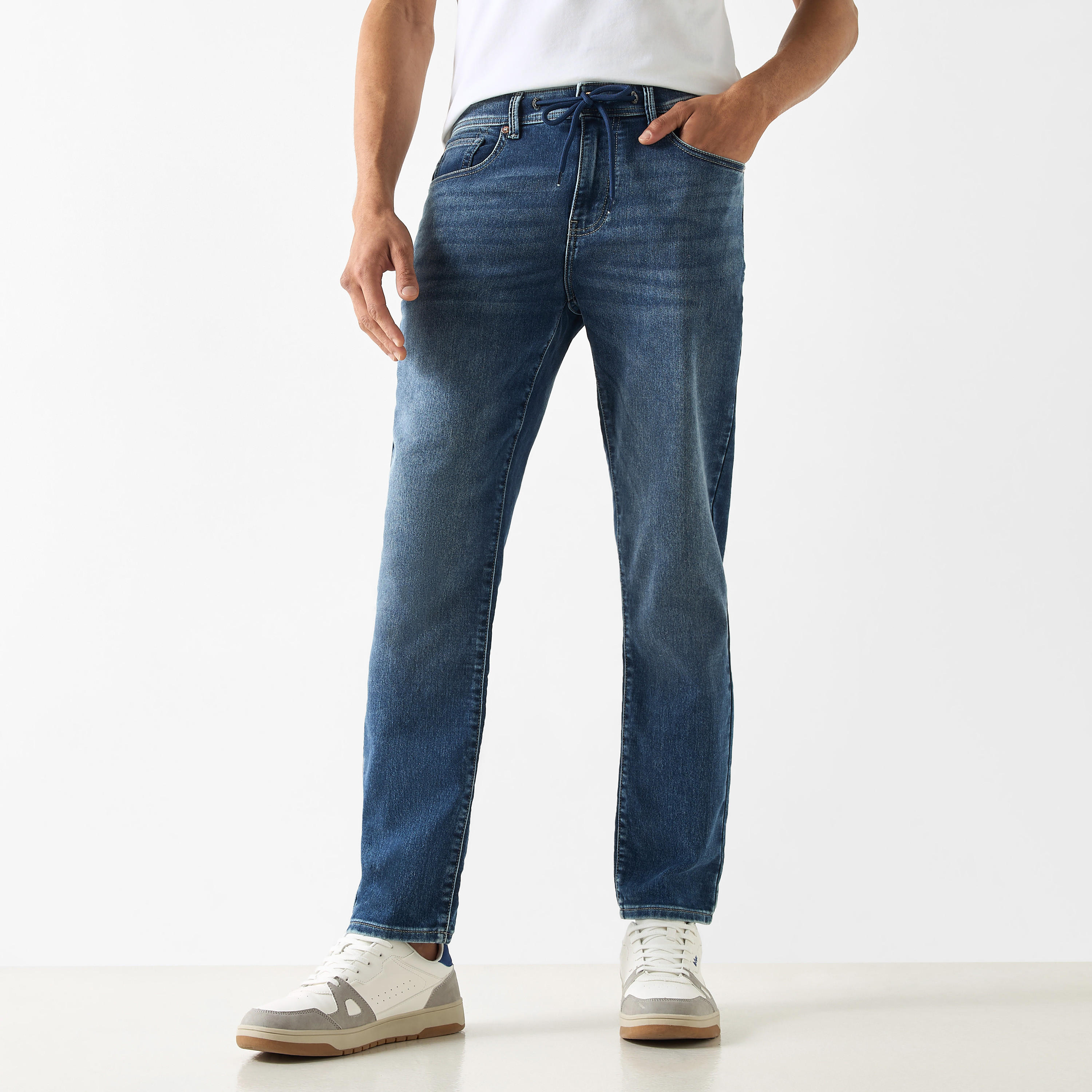 بنطلون جينز بقصة سليم ورباط إغلاق من لي كوبر-men-clothing-bottoms-jeans-image-1