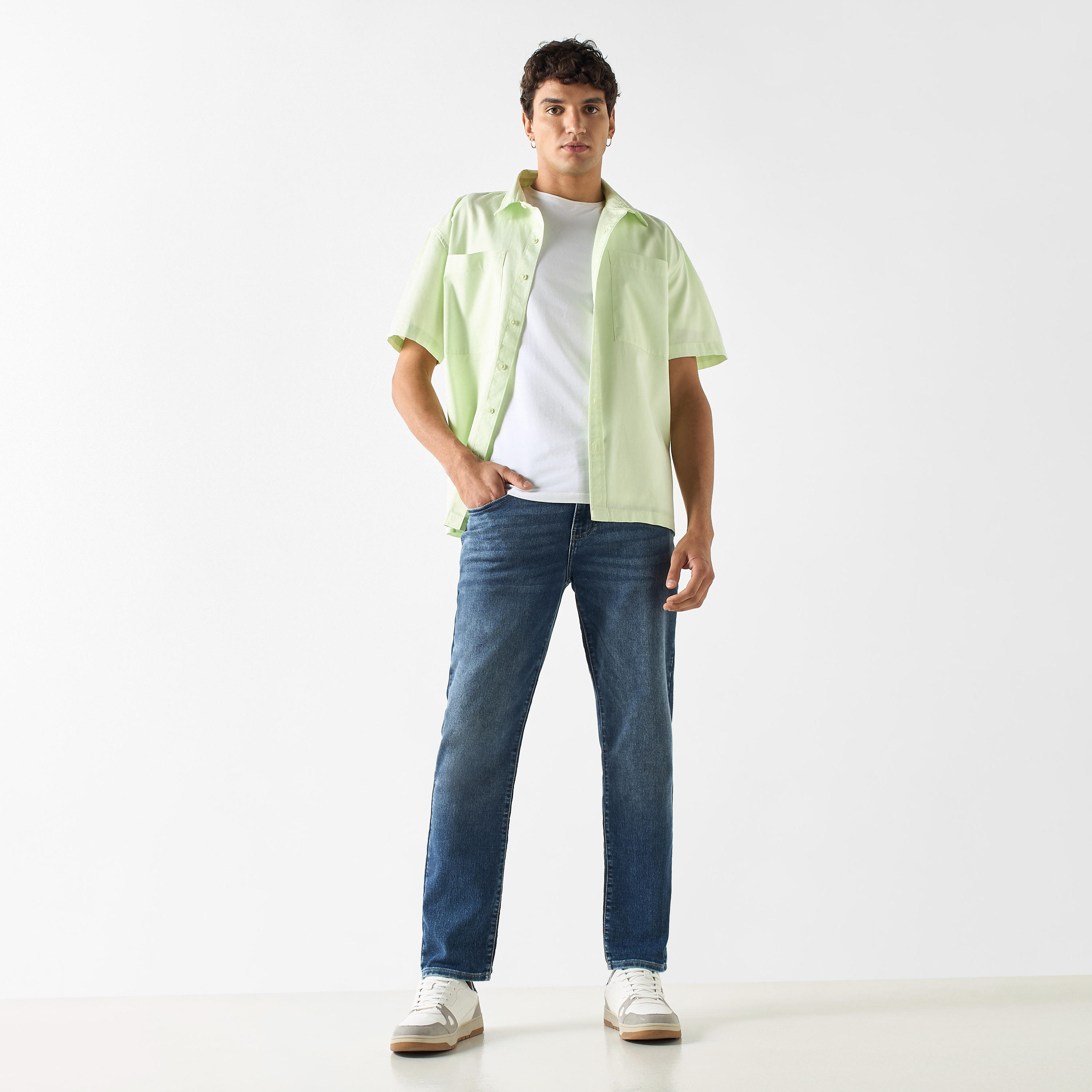 بنطلون جينز بقصة سليم ورباط إغلاق من لي كوبر-men-clothing-bottoms-jeans-image-2