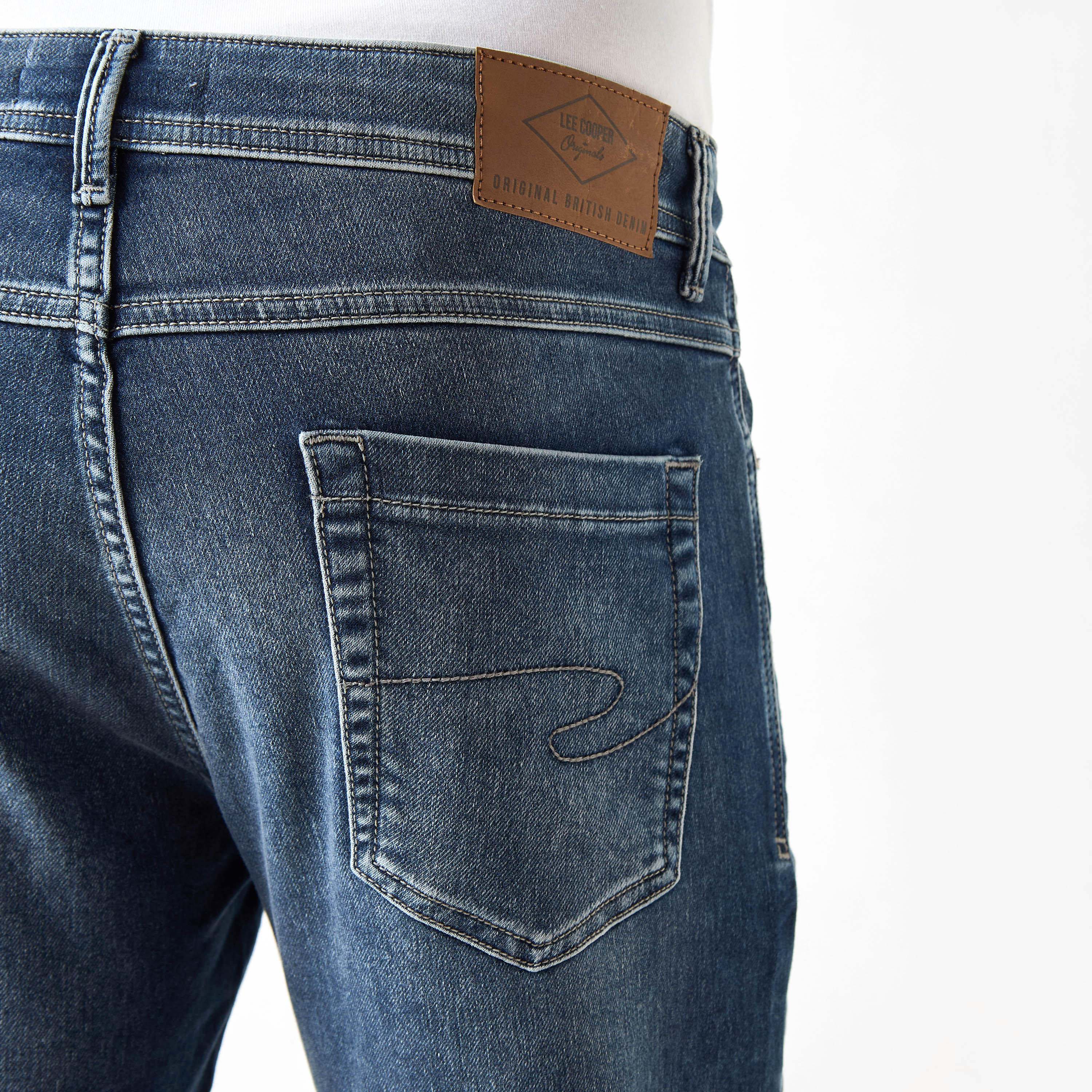 بنطلون جينز بقصة سليم ورباط إغلاق من لي كوبر-men-clothing-bottoms-jeans-image-5