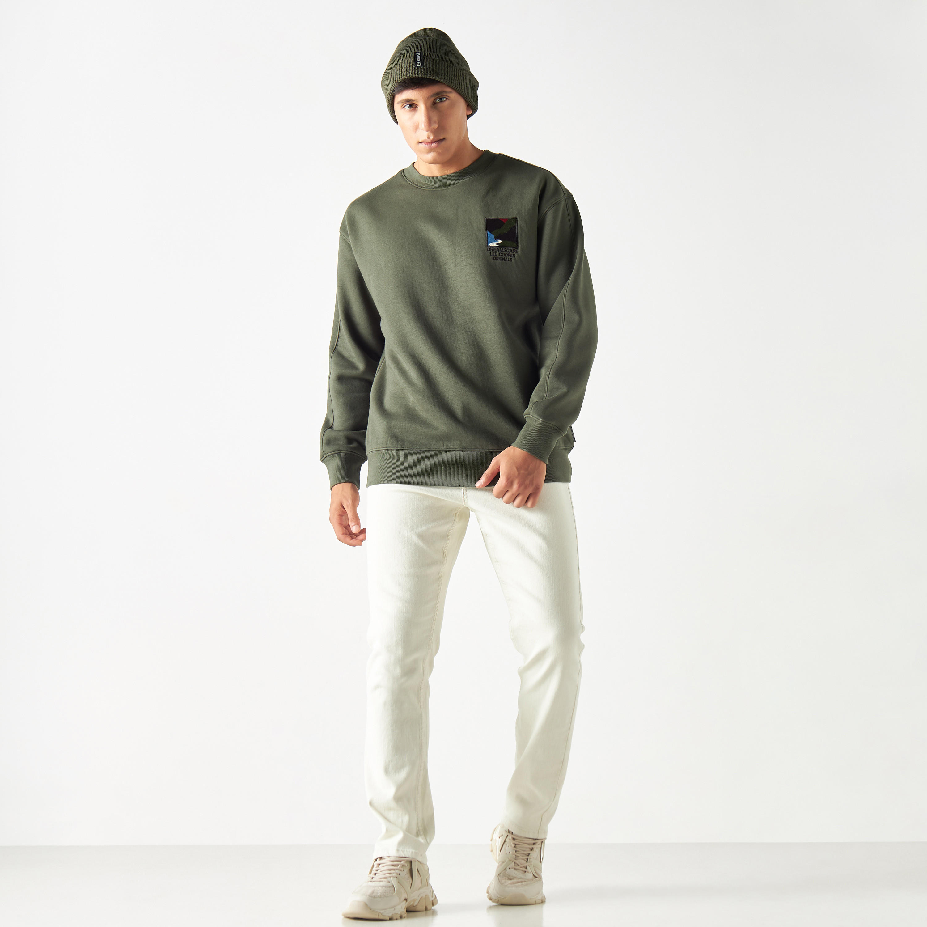 سويت شيرت بأكمام طويلة وياقة ضيقة وزخارف من لي كوبر-men-winterwear-hoodiesandsweatshirts-image-2