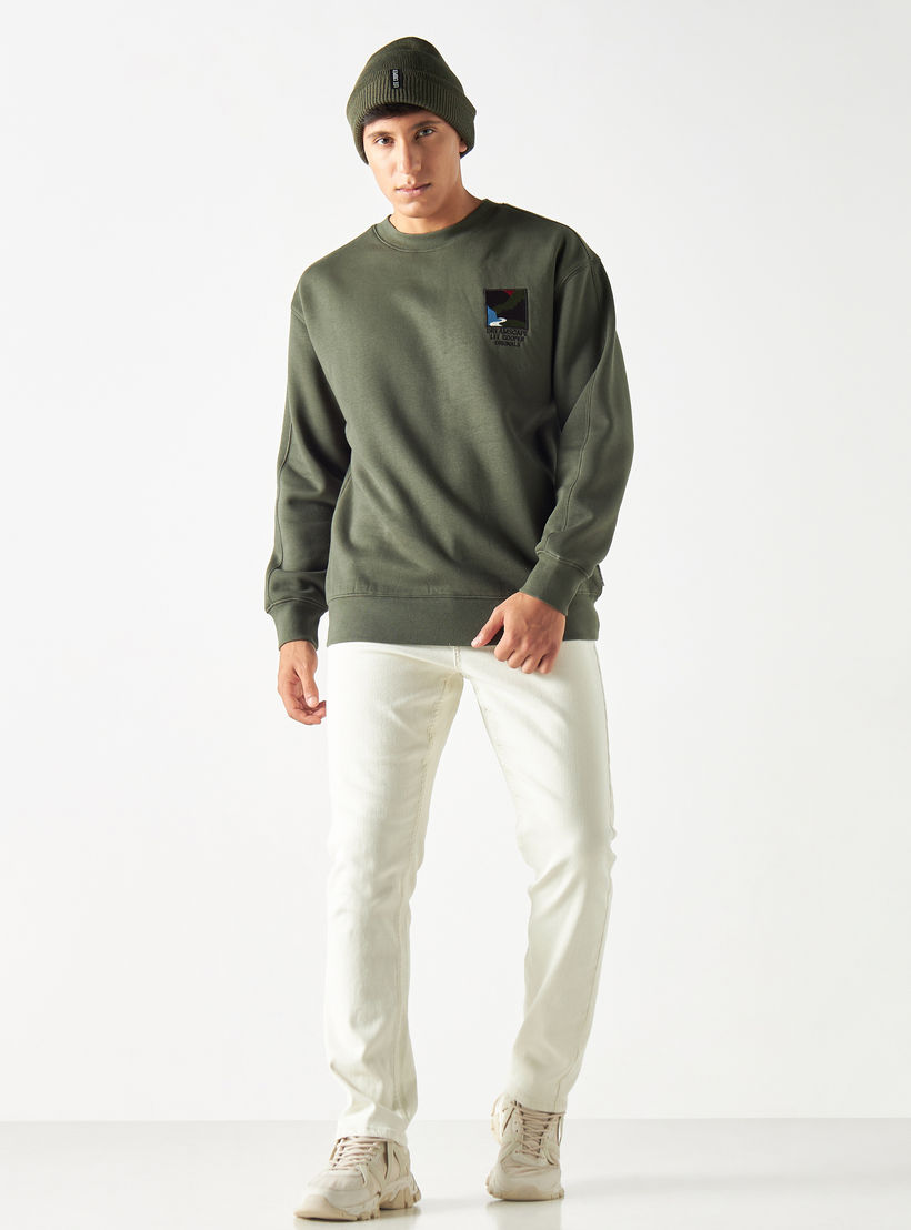 سويت شيرت بأكمام طويلة وياقة ضيقة وزخارف من لي كوبر-men-winterwear-hoodiesandsweatshirts-image-2