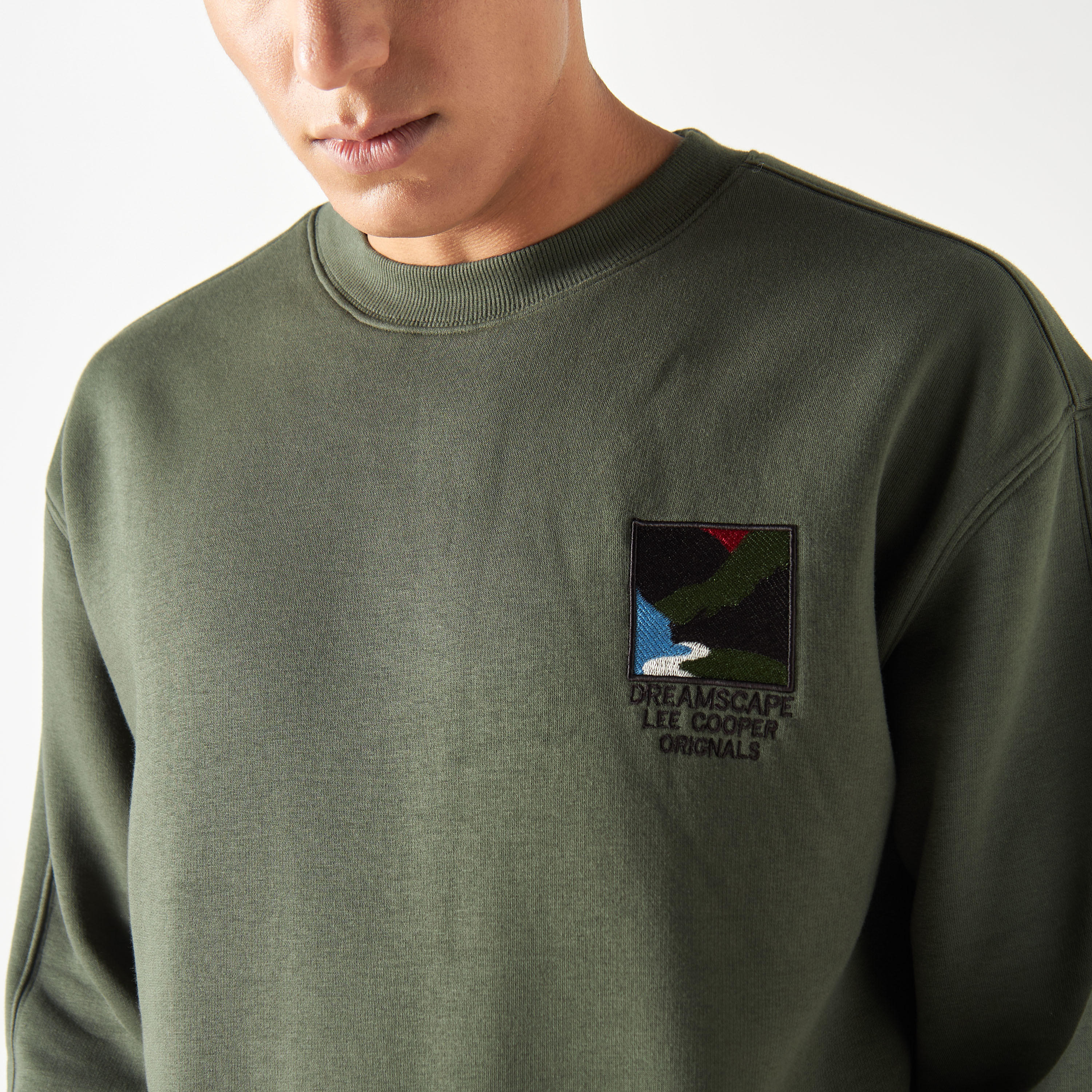 سويت شيرت بأكمام طويلة وياقة ضيقة وزخارف من لي كوبر-men-winterwear-hoodiesandsweatshirts-image-4