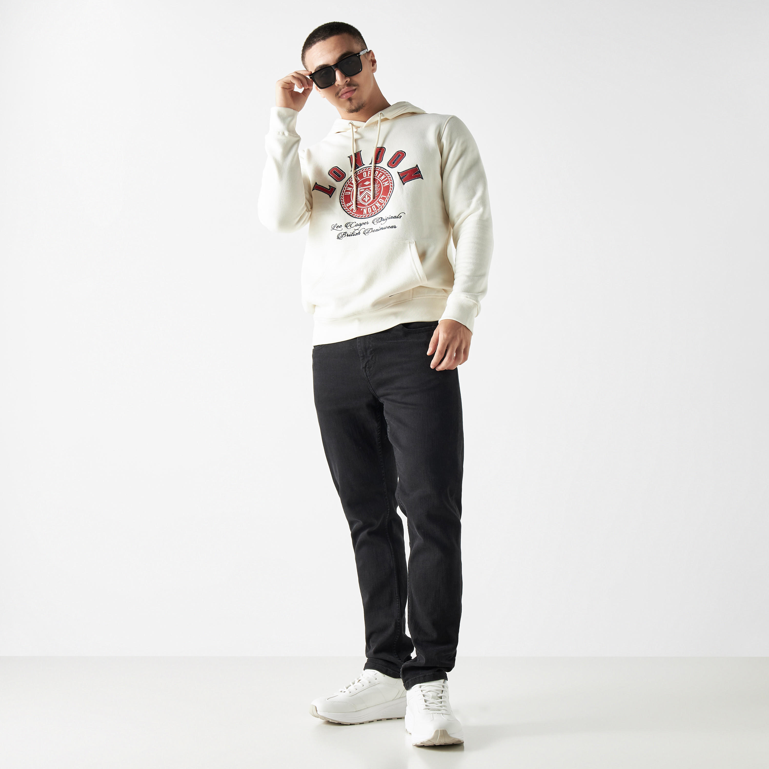 هودي بأكمام طويلة وجيوب كنغر من لي كوبر-men-winterwear-hoodiesandsweatshirts-image-2