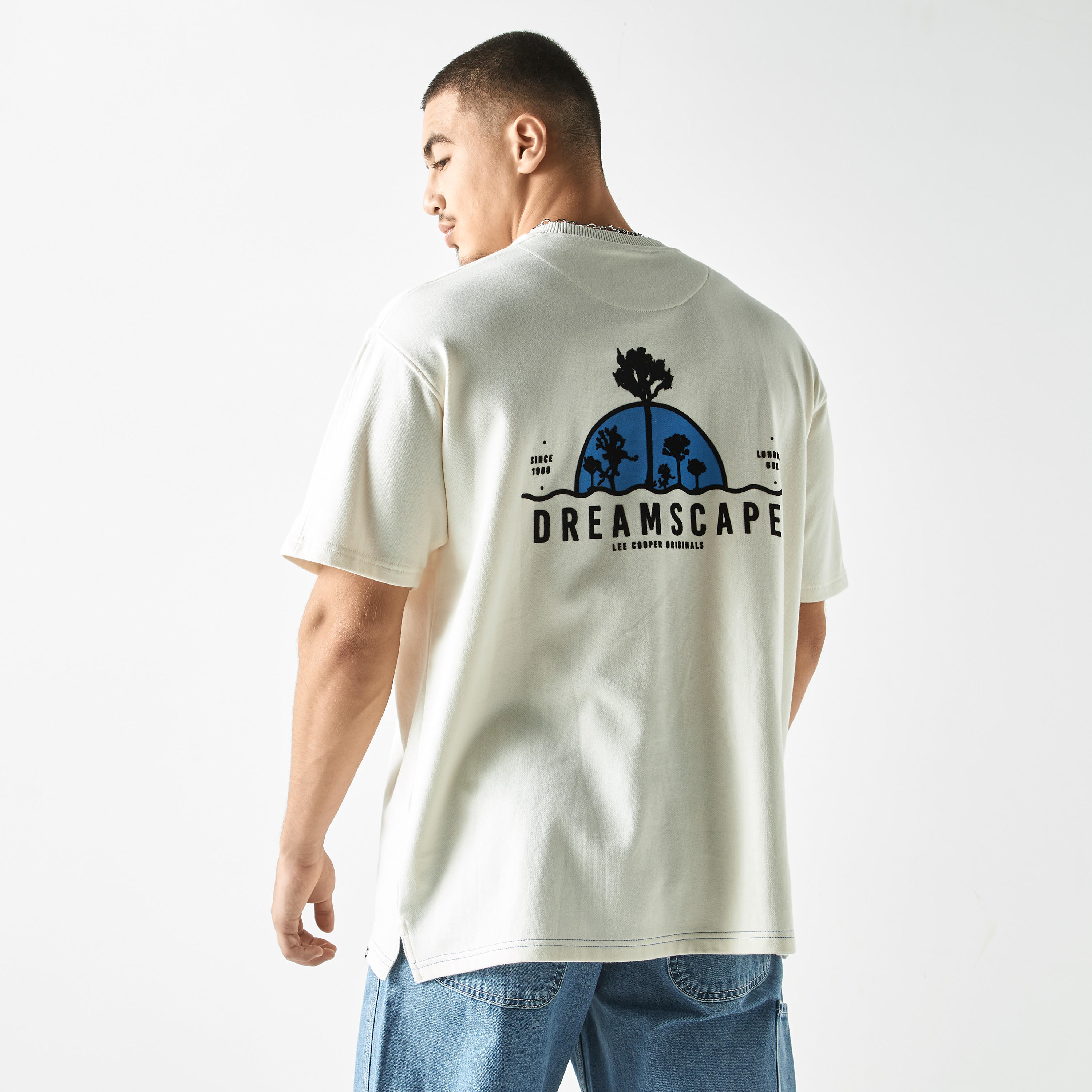 تيشيرت بياقة ضيقة وأكمام قصيرة وطبعات من لي كوبر-men-clothing-tshirtsandpolos-tshirts-image-1