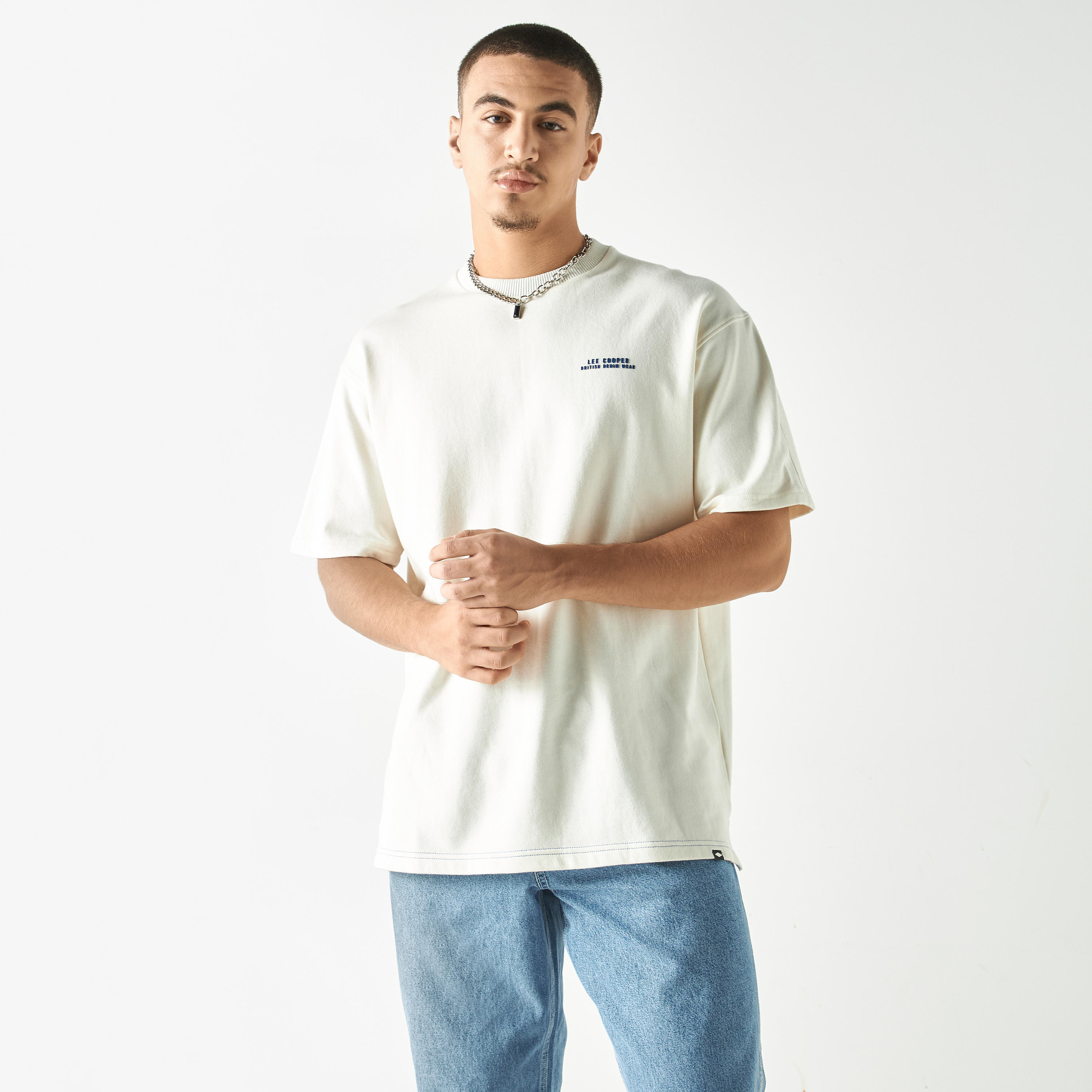 تيشيرت بياقة ضيقة وأكمام قصيرة وطبعات من لي كوبر-men-clothing-tshirtsandpolos-tshirts-image-3