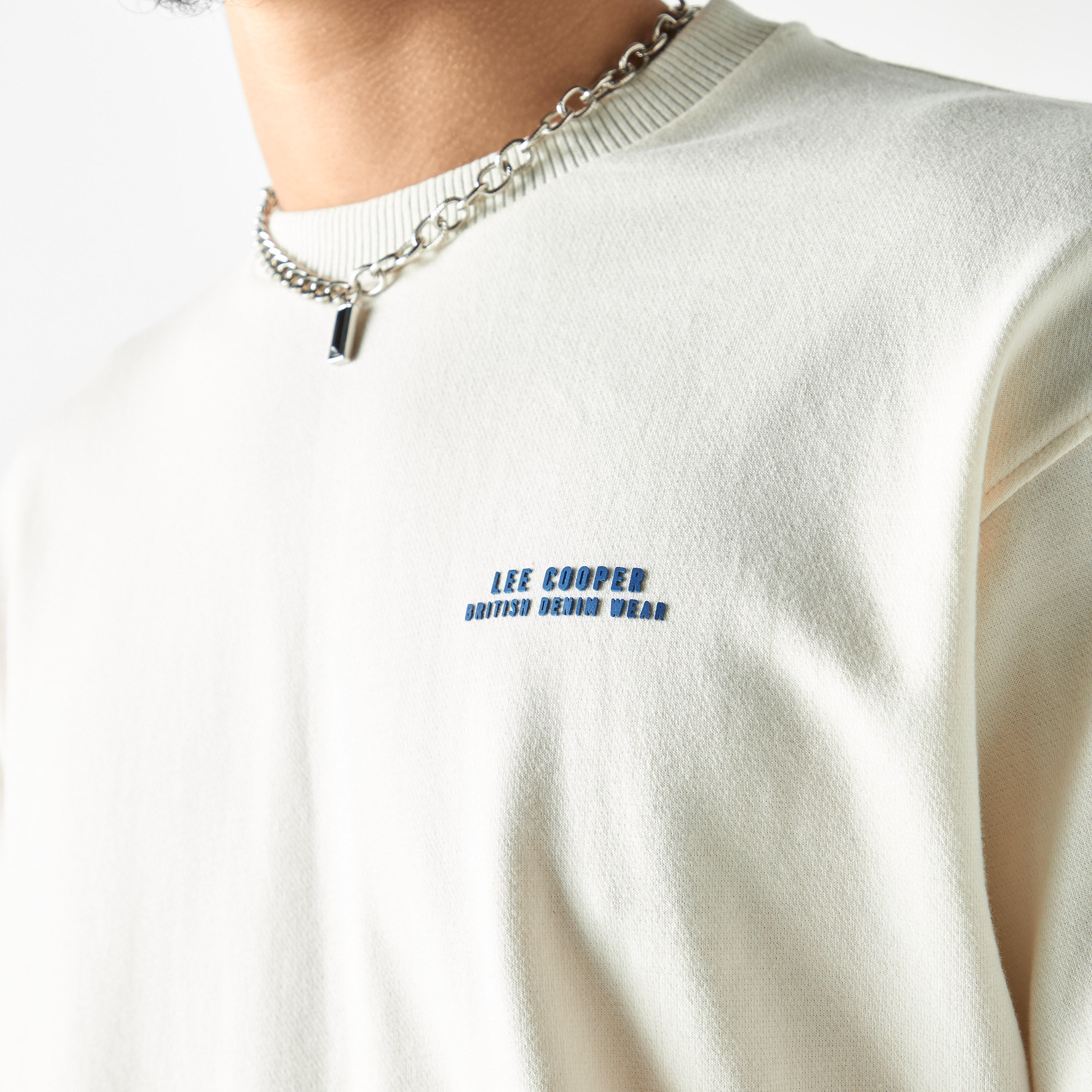 تيشيرت بياقة ضيقة وأكمام قصيرة وطبعات من لي كوبر-men-clothing-tshirtsandpolos-tshirts-image-4