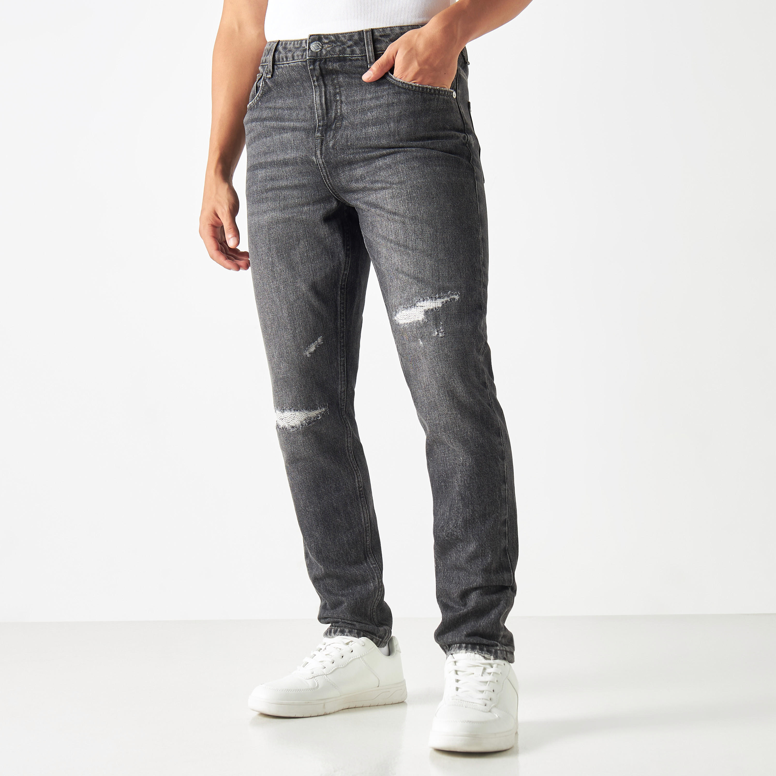 بنطلون جينز بقصة كاروت وجيوب وتفاصيل مضلّعة من لي كوبر-men-clothing-bottoms-jeans-image-1