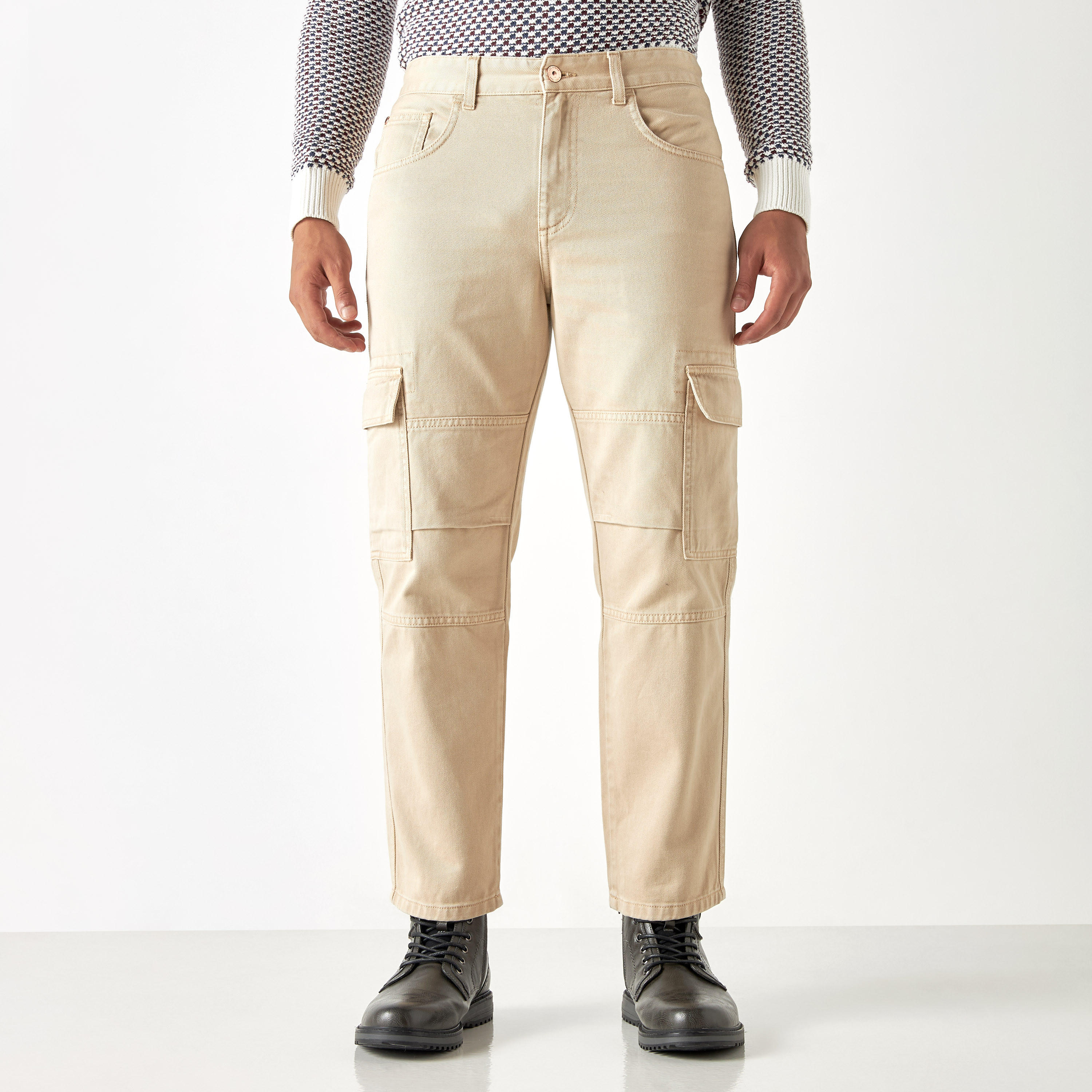 بنطلون جينز كارجو سادة بأطراف ضيّقة وجيوب من لي كوبر-men-clothing-bottoms-jeans-image-4