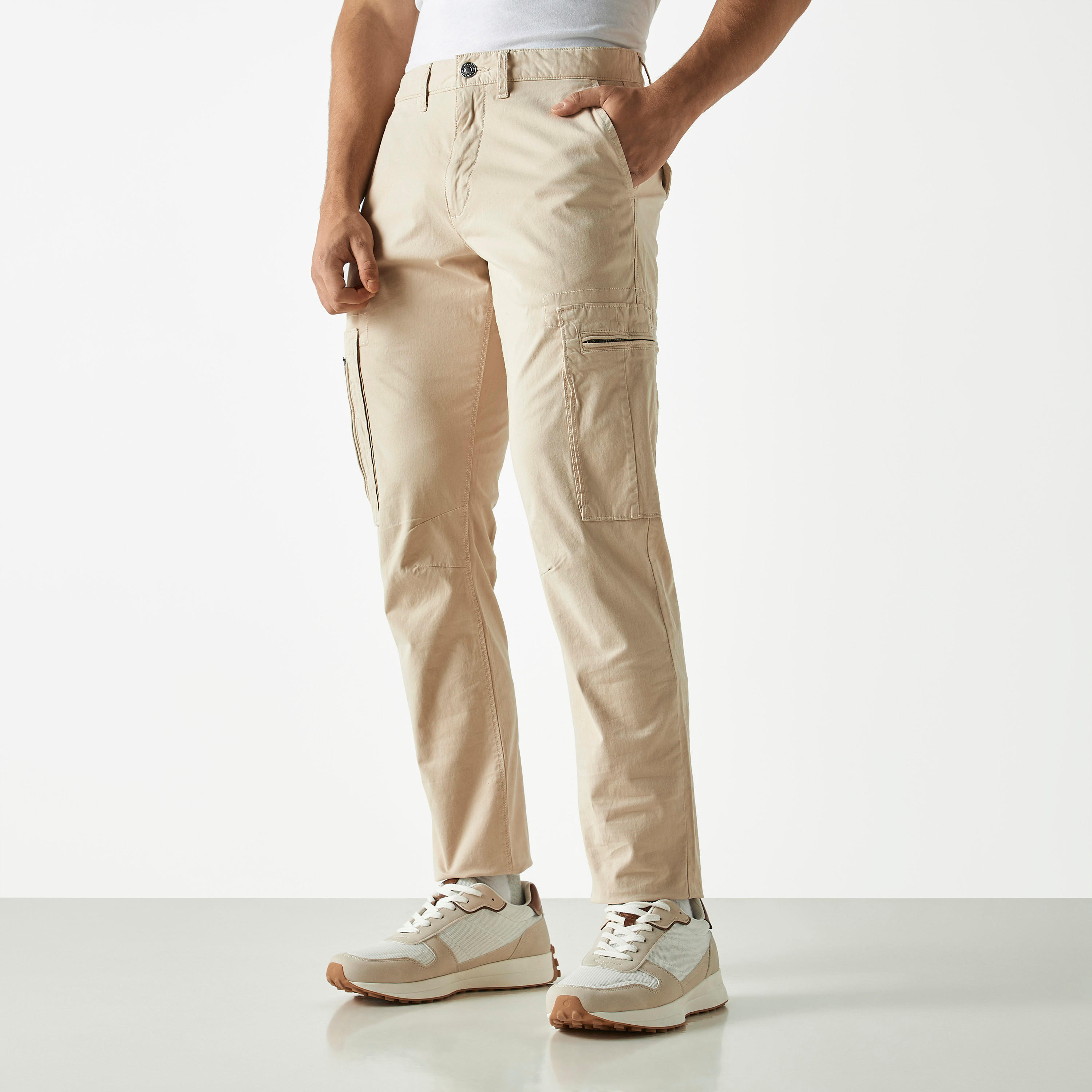 بنطلون كارجو سادة بقصة مريحة من لي كوبر-men-clothing-bottoms-trousersandchinos-trousers-image-4