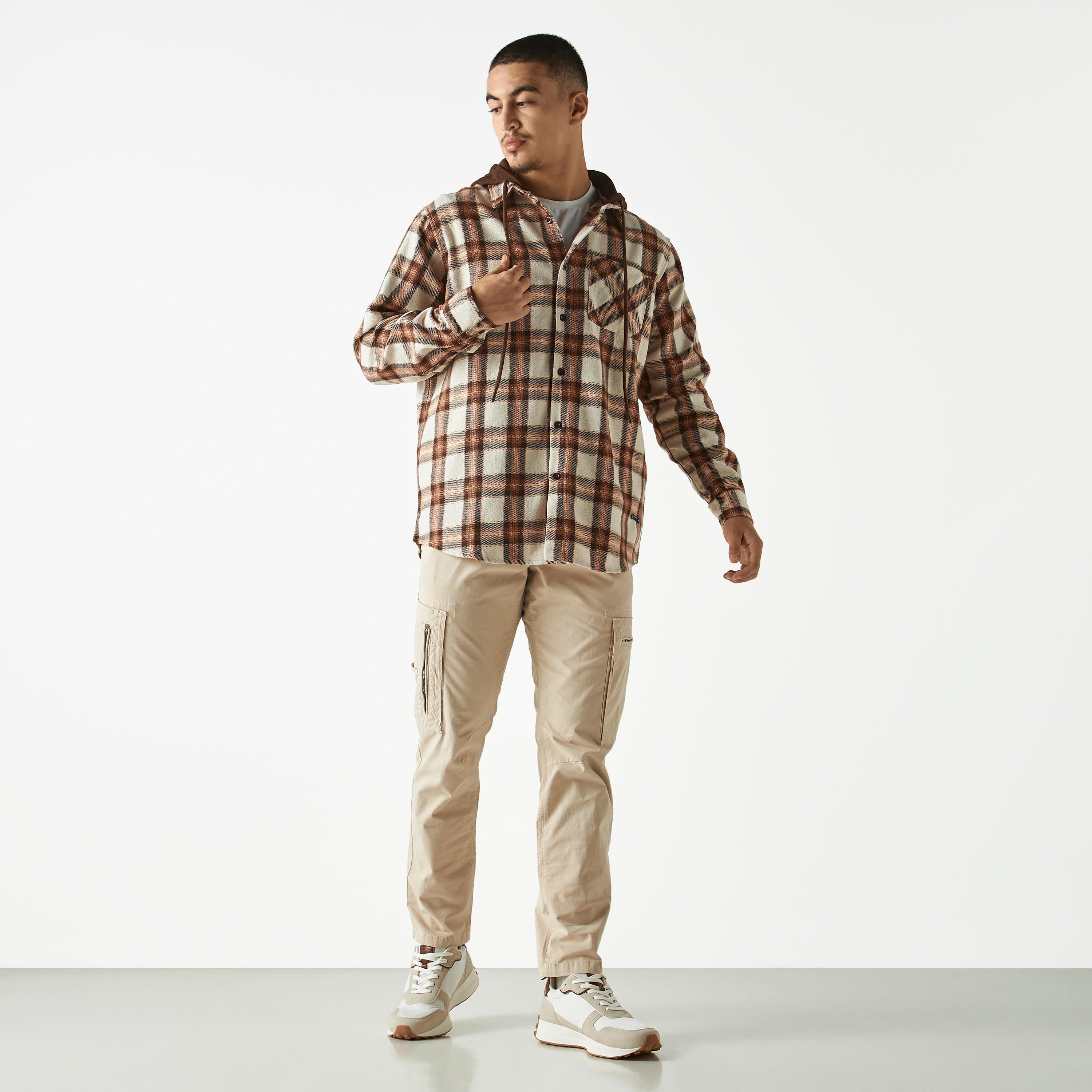 بنطلون كارجو سادة بقصة مريحة من لي كوبر-men-clothing-bottoms-trousersandchinos-trousers-image-3