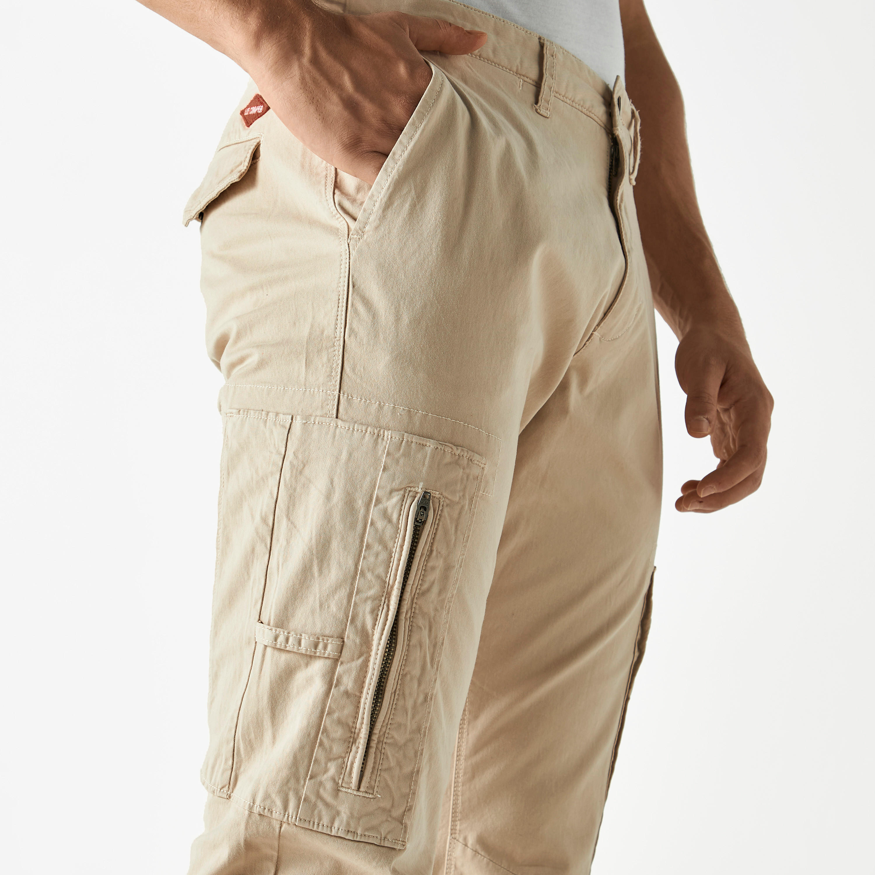 بنطلون كارجو سادة بقصة مريحة من لي كوبر-men-clothing-bottoms-trousersandchinos-trousers-image-1