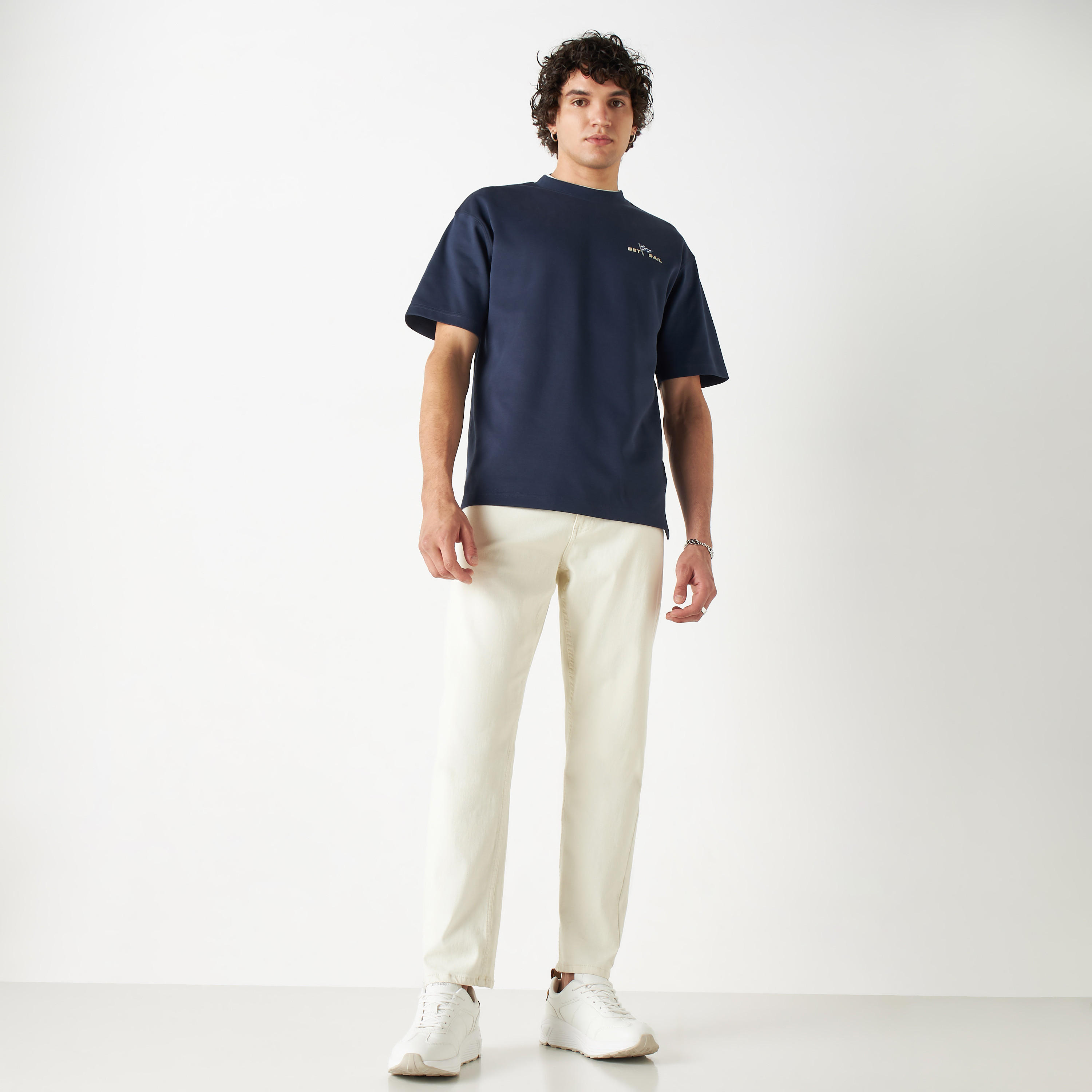 تيشيرت بياقة ضيقة وأكمام قصيرة وطبعات جرافيك من لي كوبر-men-clothing-tshirtsandpolos-tshirts-image-2