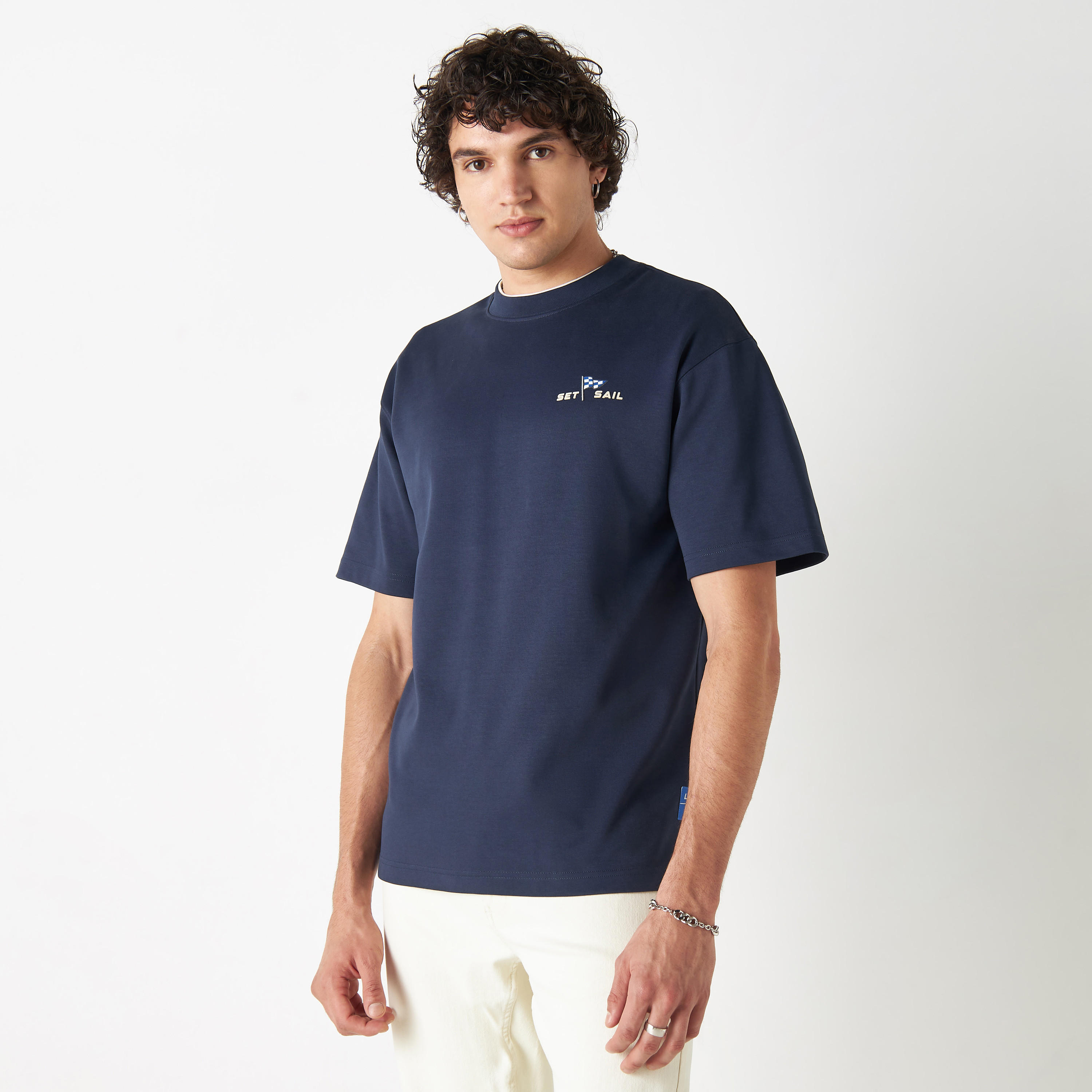 تيشيرت بياقة ضيقة وأكمام قصيرة وطبعات جرافيك من لي كوبر-men-clothing-tshirtsandpolos-tshirts-image-3