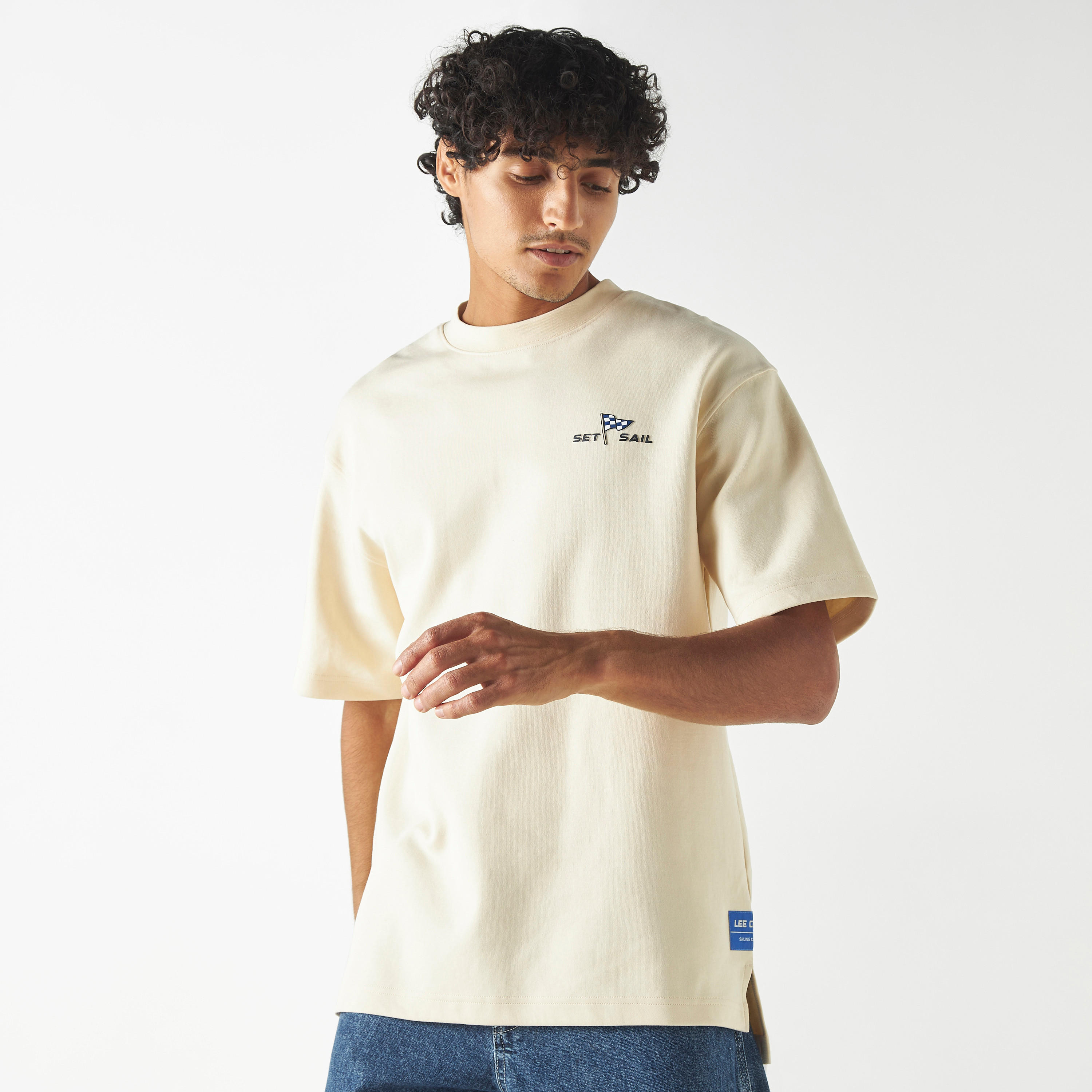 تيشيرت بياقة ضيقة وأكمام قصيرة وطبعات جرافيك من لي كوبر-men-clothing-tshirtsandpolos-tshirts-image-8