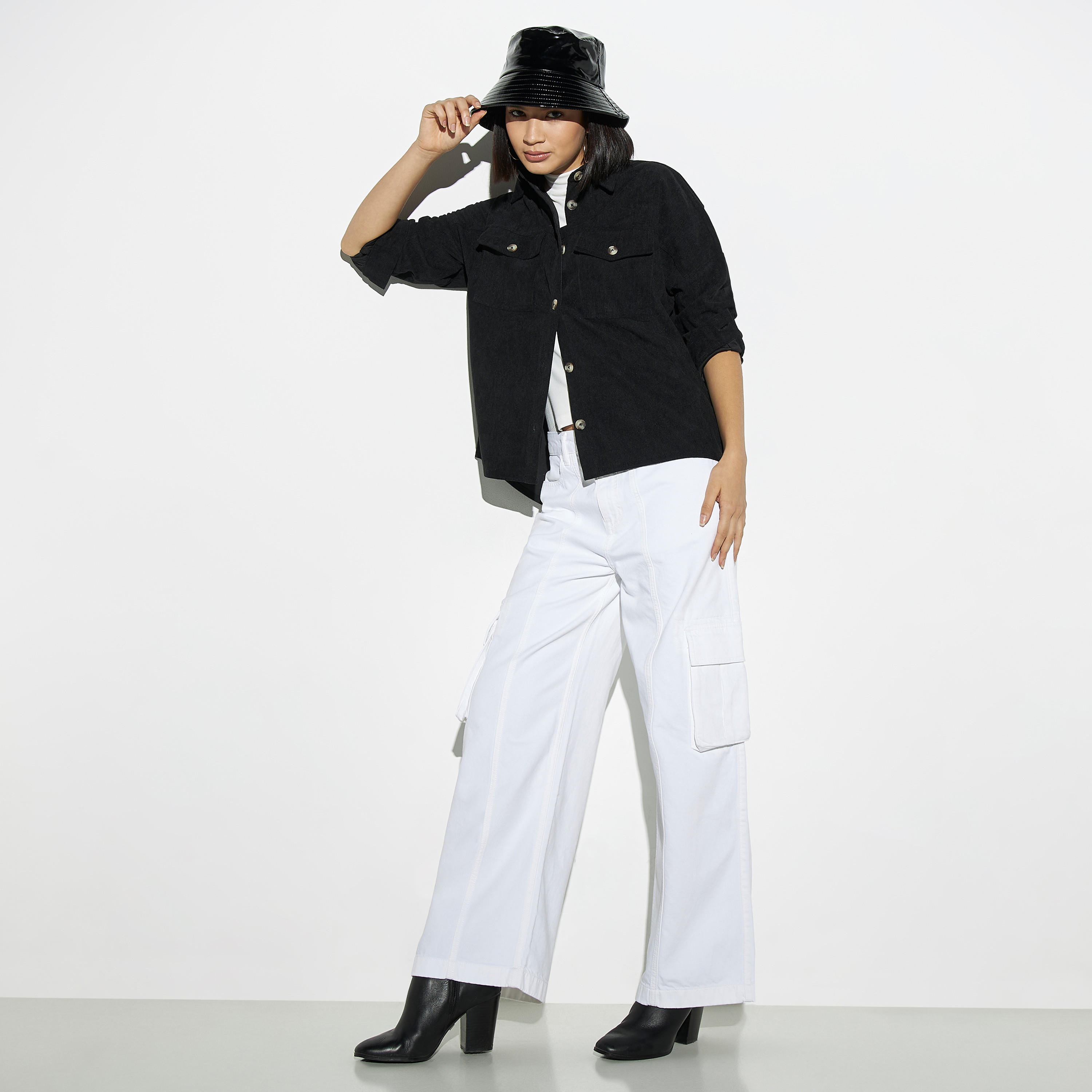قميص سادة بأكمام طويلة وجيوب من لي كوبر-women-clothing-shirtsandblouses-shirts-image-2