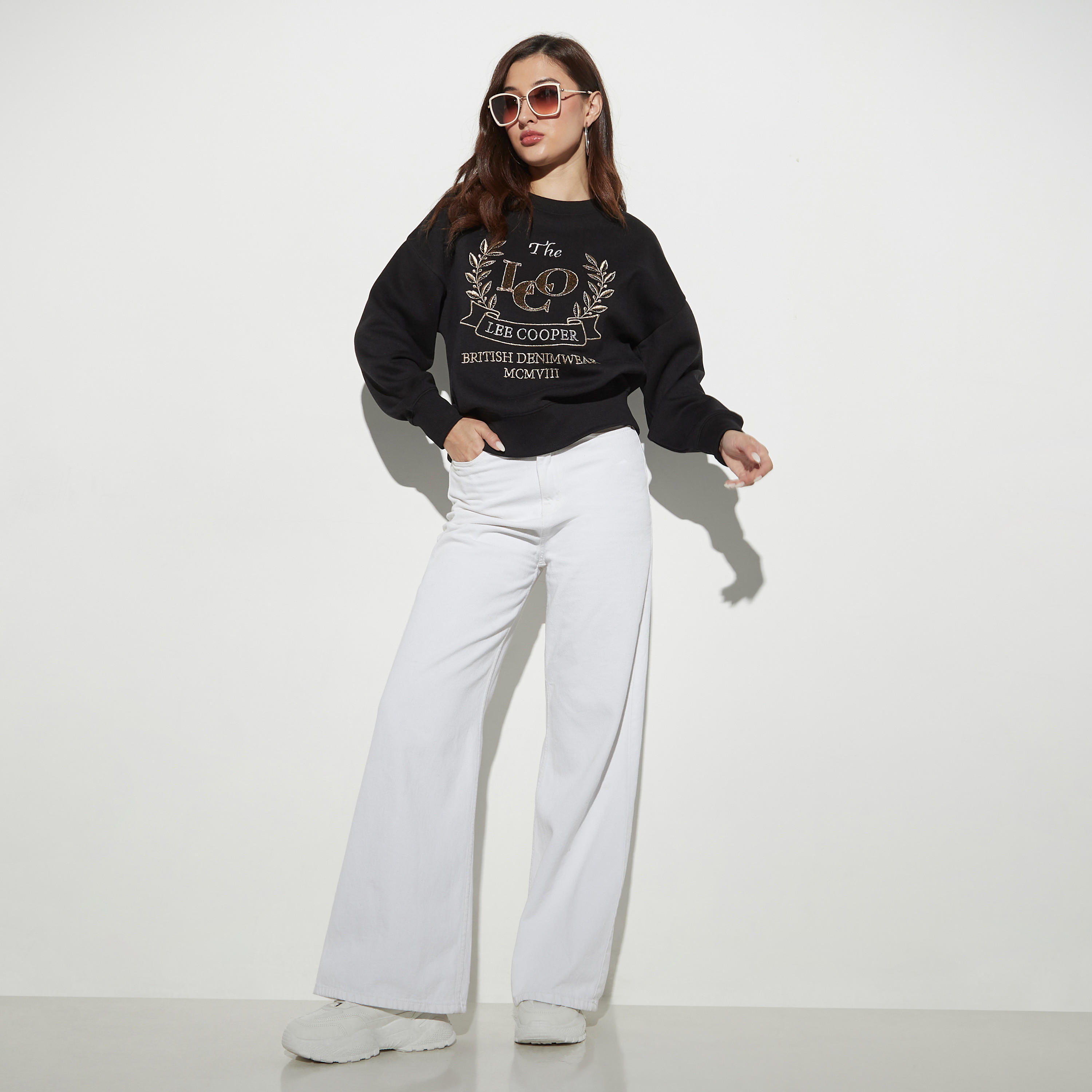 سويت شيرت مزين بياقة مستديرة وأكمام كتف منسدلة من لي كوبر-women-winterwear-hoodiesandsweatshirts-sweatshirts-image-2