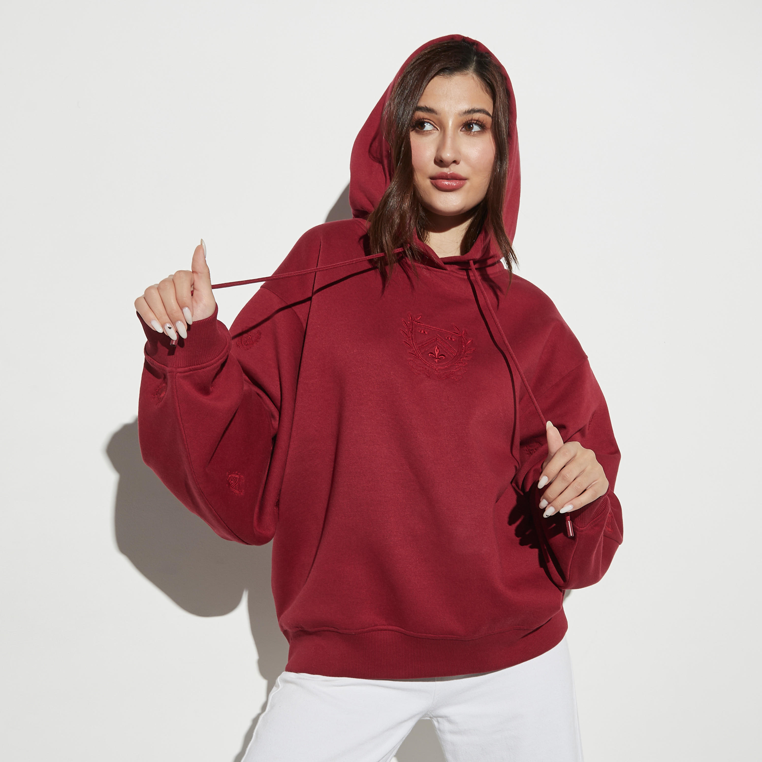 هودي واسع مطرّز بأكمام طويلة من لي كوبر-women-winterwear-hoodiesandsweatshirts-hoodies-image-4