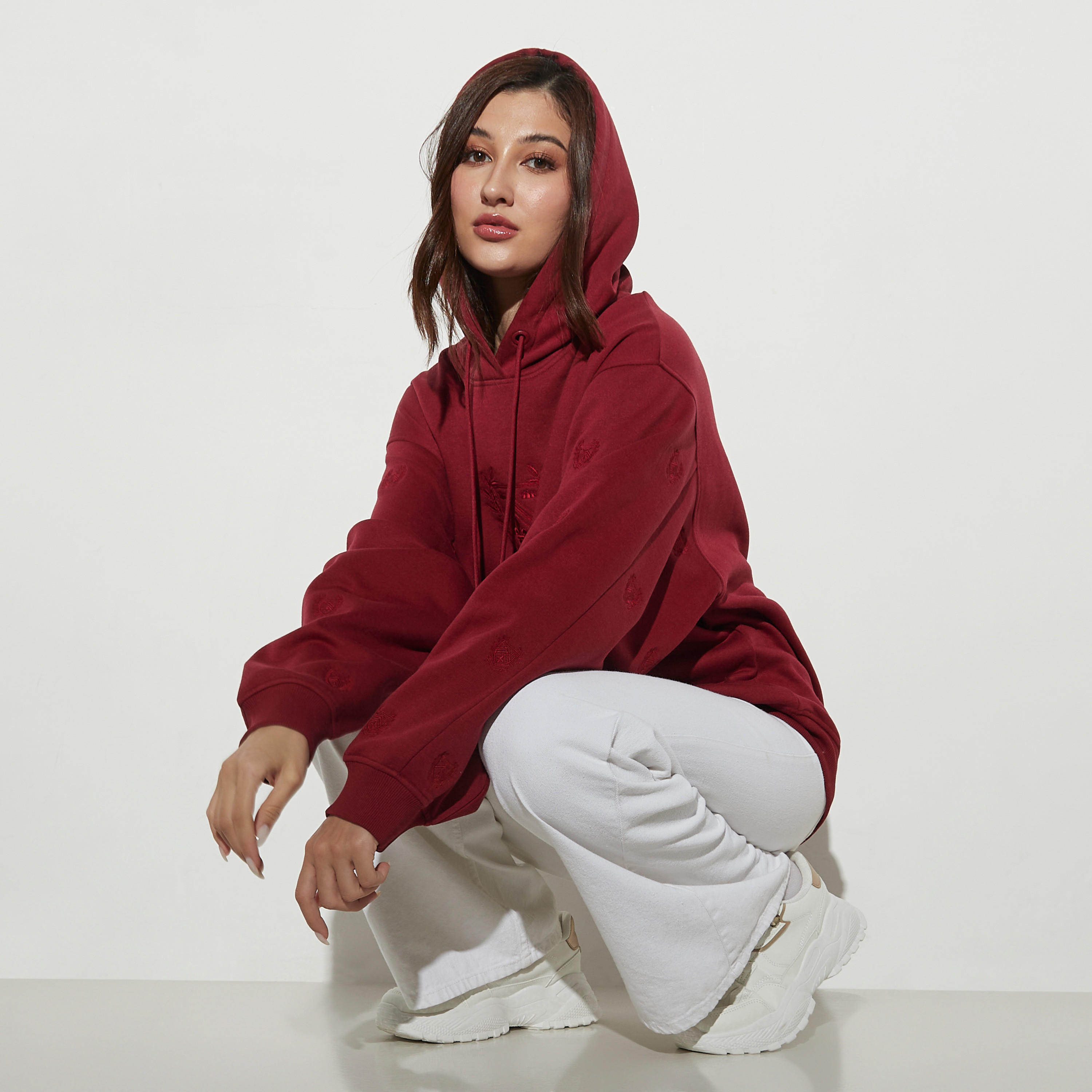 هودي واسع مطرّز بأكمام طويلة من لي كوبر-women-winterwear-hoodiesandsweatshirts-hoodies-image-3