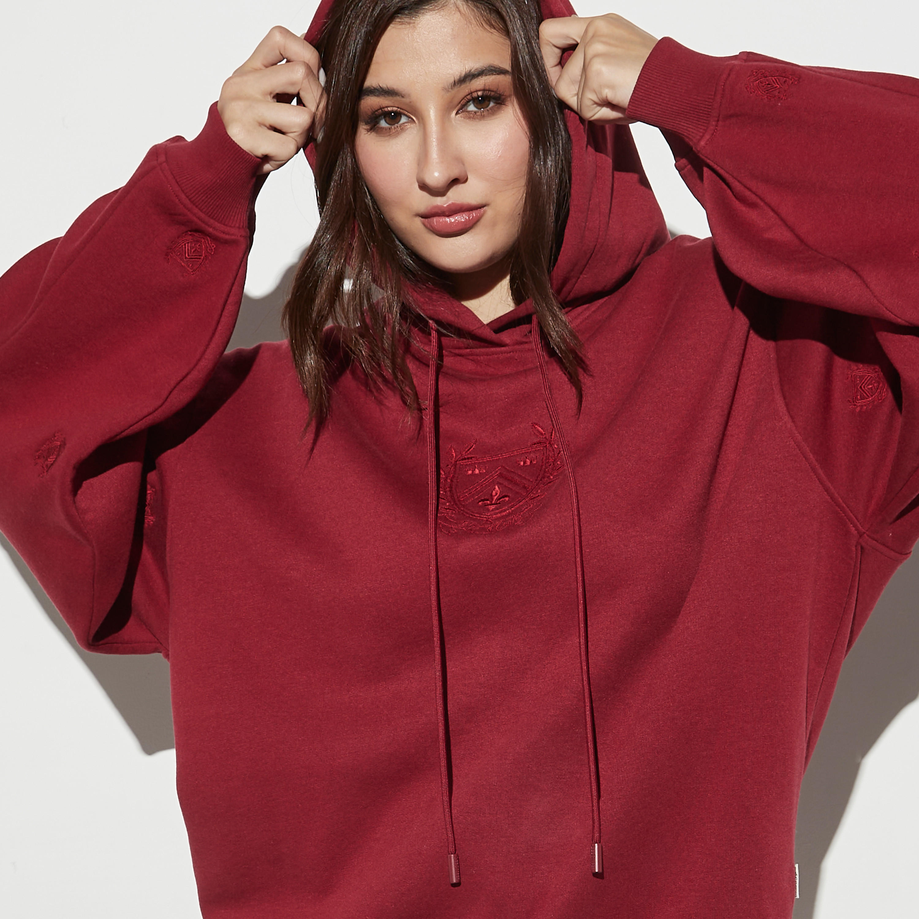 هودي واسع مطرّز بأكمام طويلة من لي كوبر-women-winterwear-hoodiesandsweatshirts-hoodies-image-1