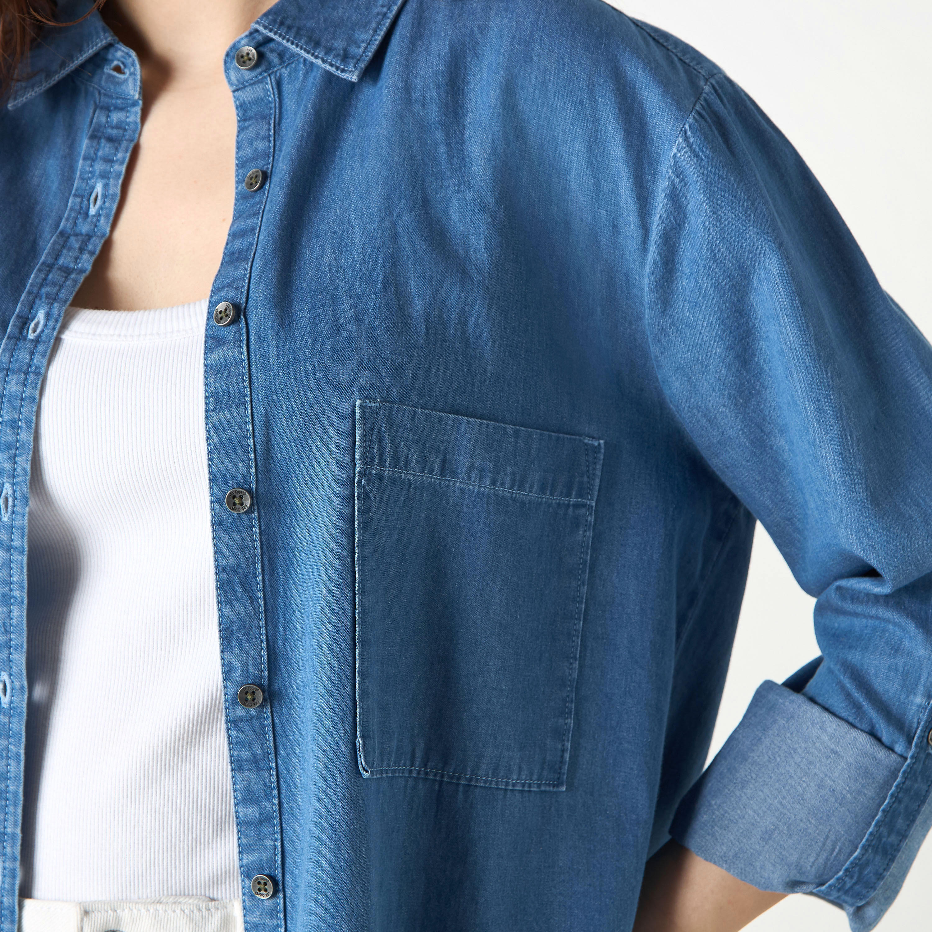 قميص دينم بجيب وأكمام طويلة من لي كوبر-women-clothing-shirtsandblouses-shirts-image-4