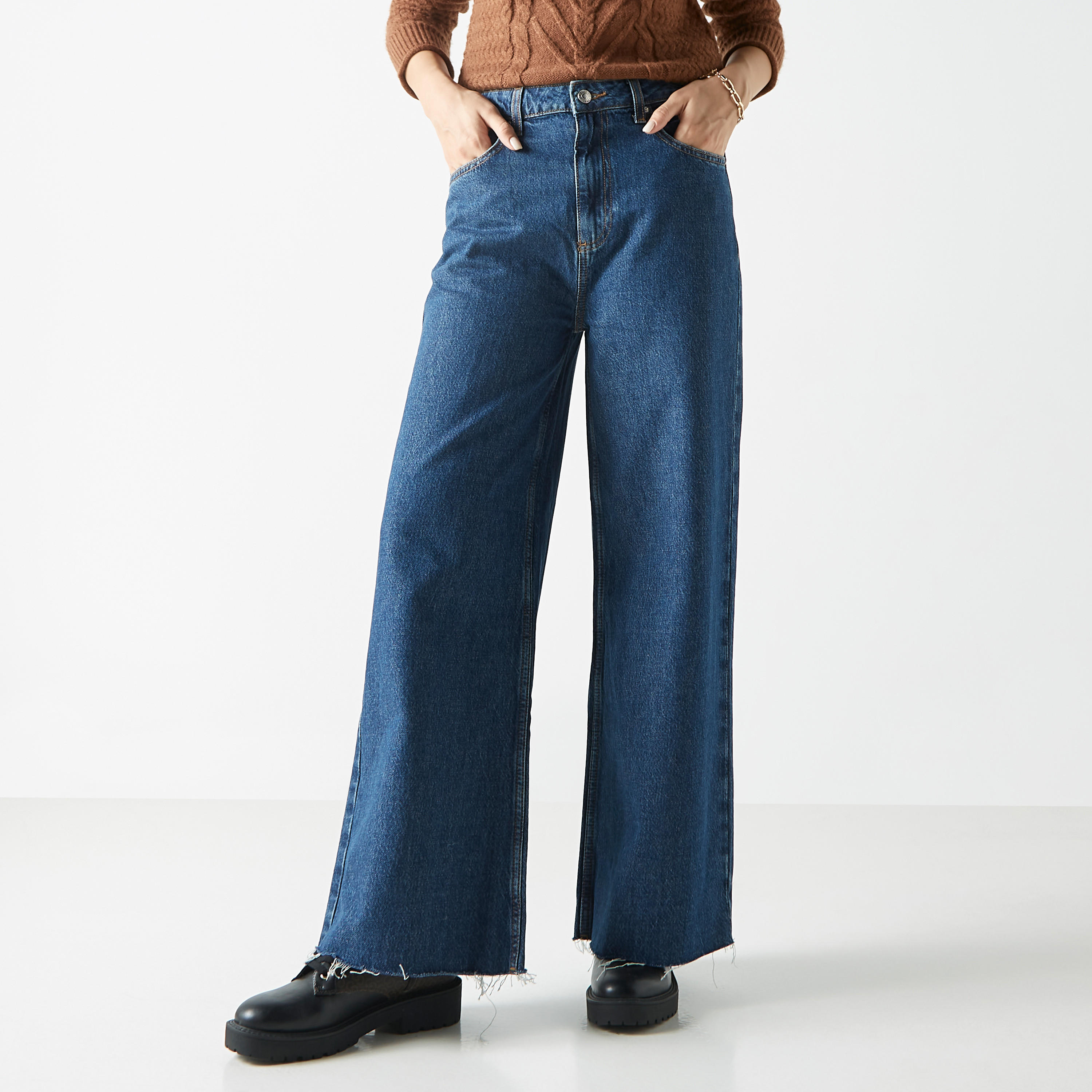 بنطلون جينز بقصة واسعة وجيوب من لي كوبر-women-clothing-bottoms-jeans-image-1