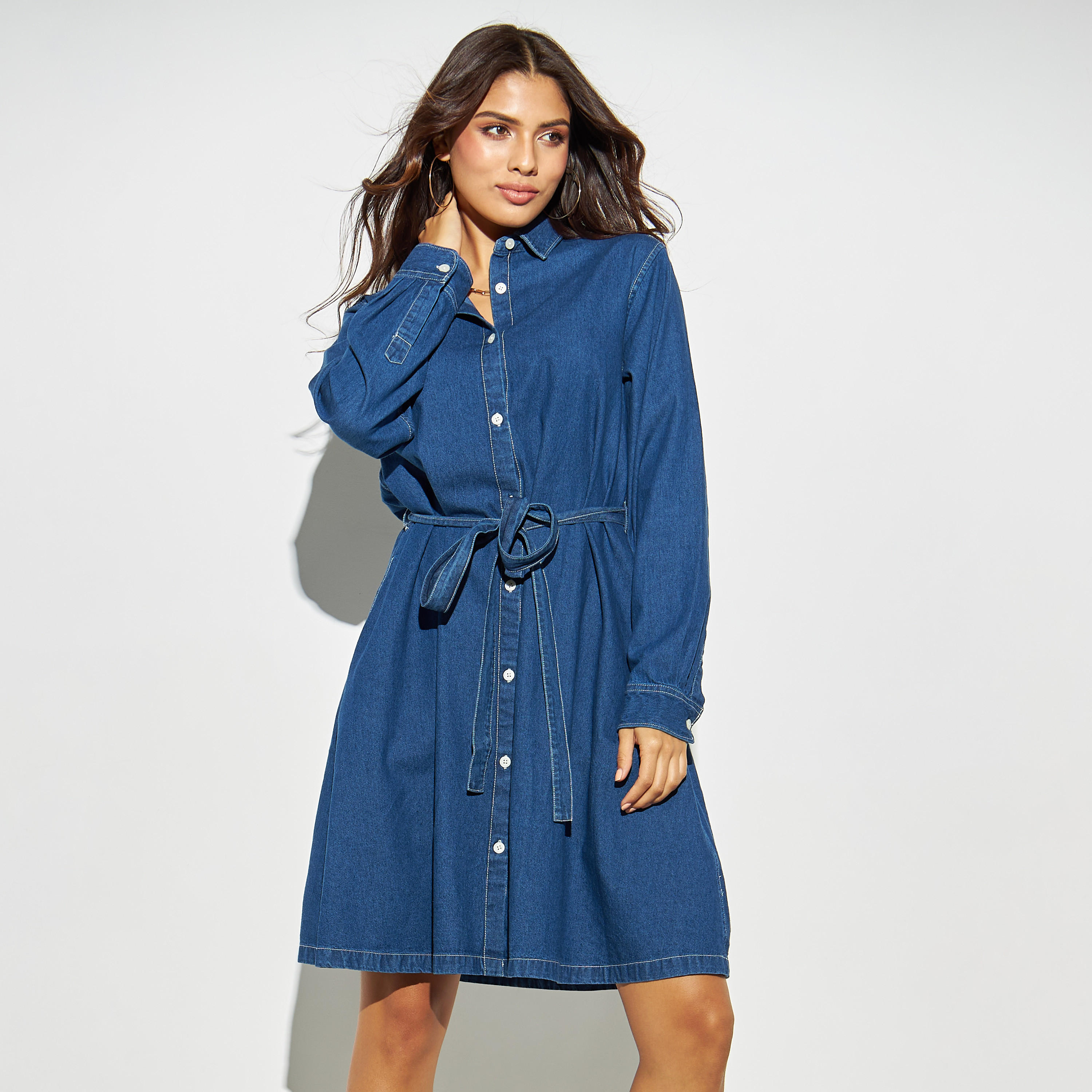 فستان قميص سادة دينم بجيوب وأربطة من لي كوبر-women-clothing-dresses-image-2