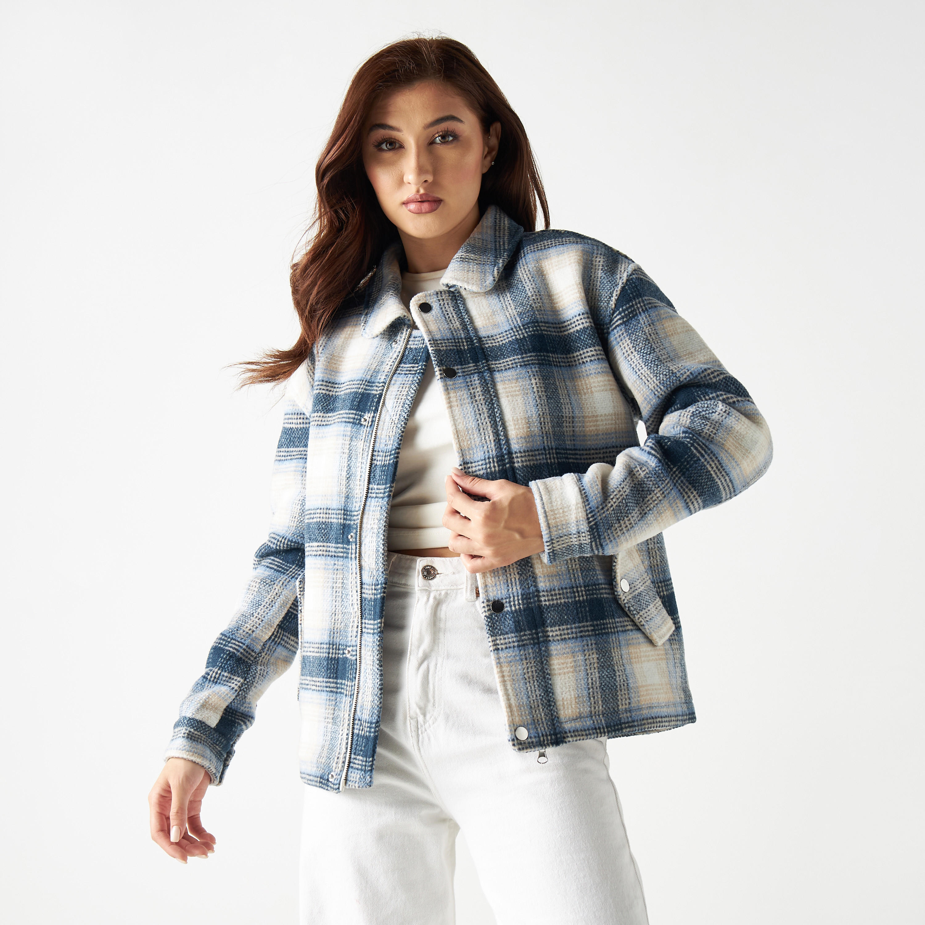 قميص كاروهات بأكمام طويلة وأزرار إغلاق من لي كوبر-women-winterwear-coatsandjackets-jackets-image-4