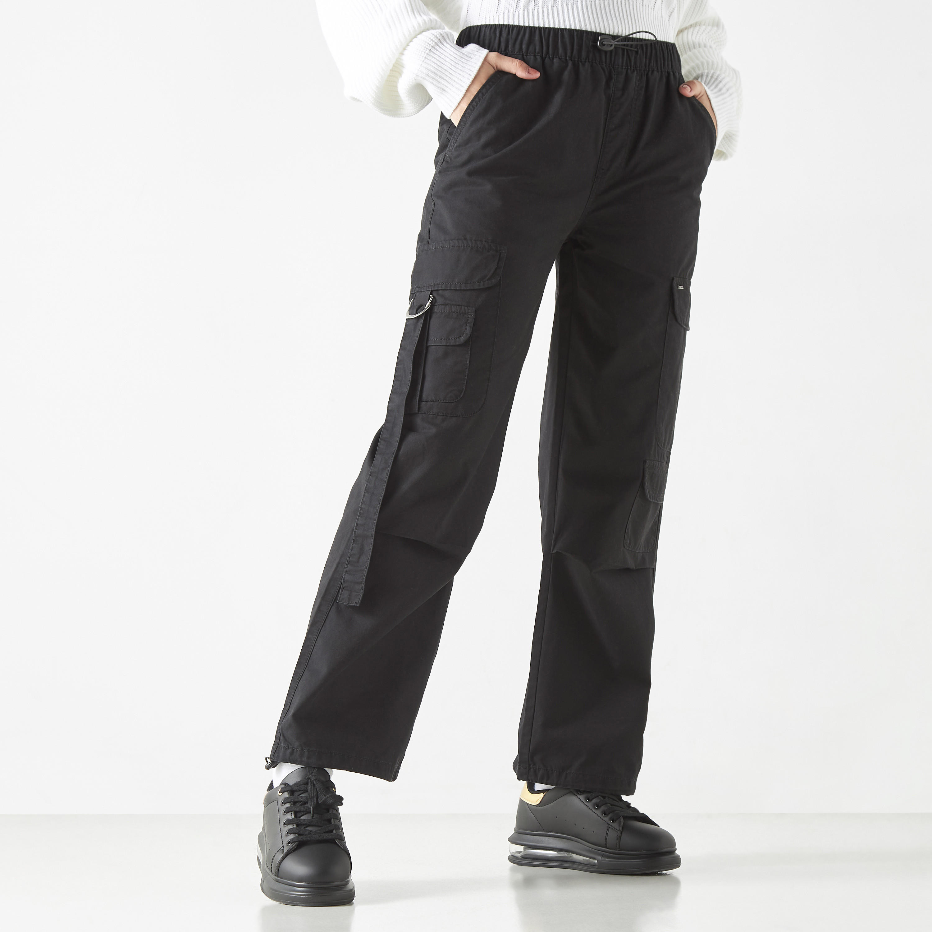 بنطلون كارجو سادة برباط إغلاق من لي كوبر-women-clothing-bottoms-trousers-image-4