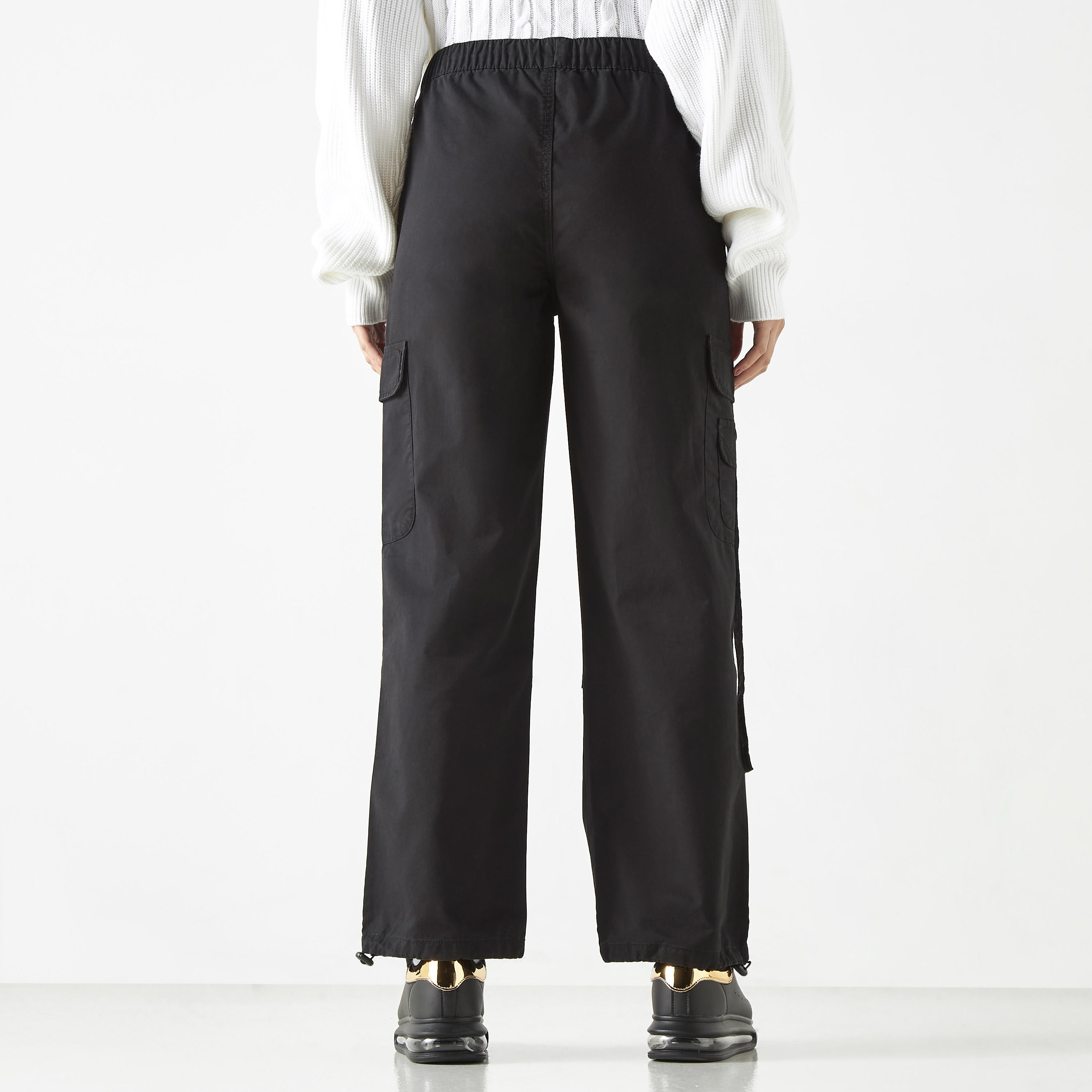 بنطلون كارجو سادة برباط إغلاق من لي كوبر-women-clothing-bottoms-trousers-image-2