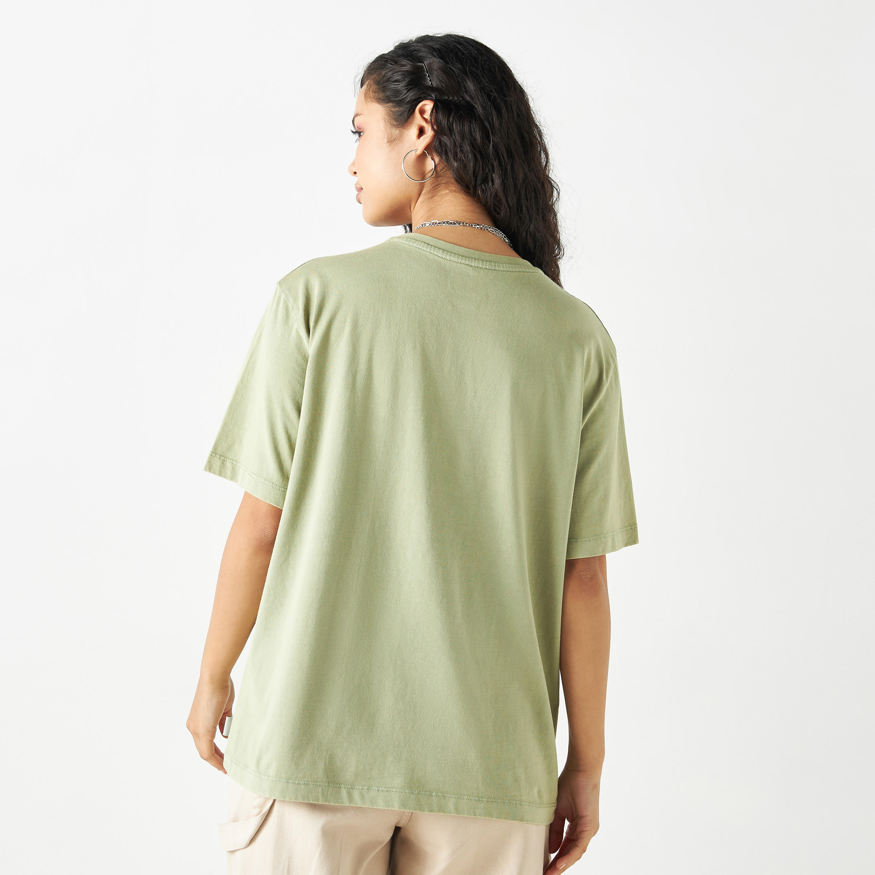 تيشيرت قطن مزين بياقة ضيّقة وأكمام قصيرة من لي كوبر-women-clothing-tshirts-image-3