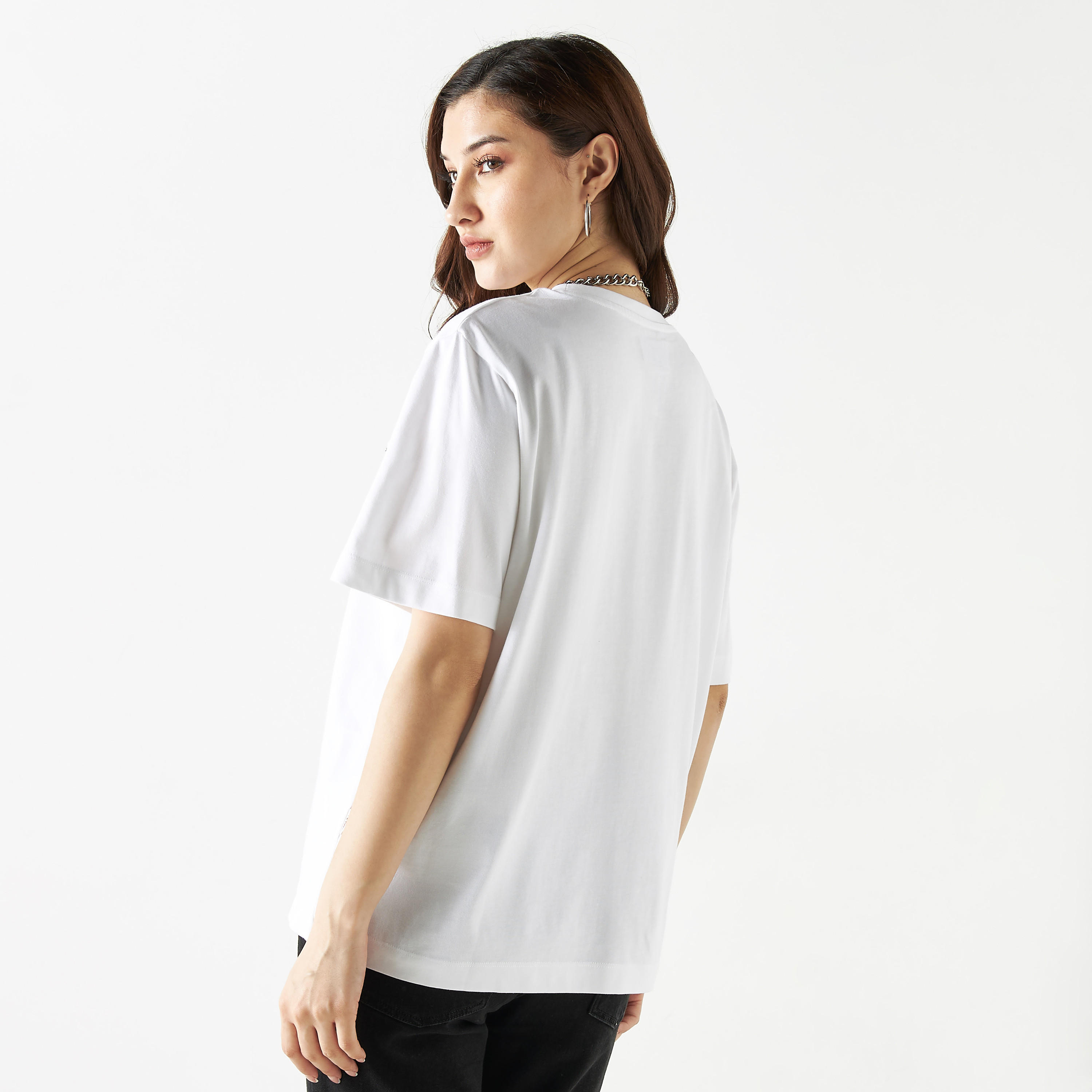 تيشيرت قطن مزين بياقة ضيّقة وأكمام قصيرة من لي كوبر-women-clothing-tshirts-image-11