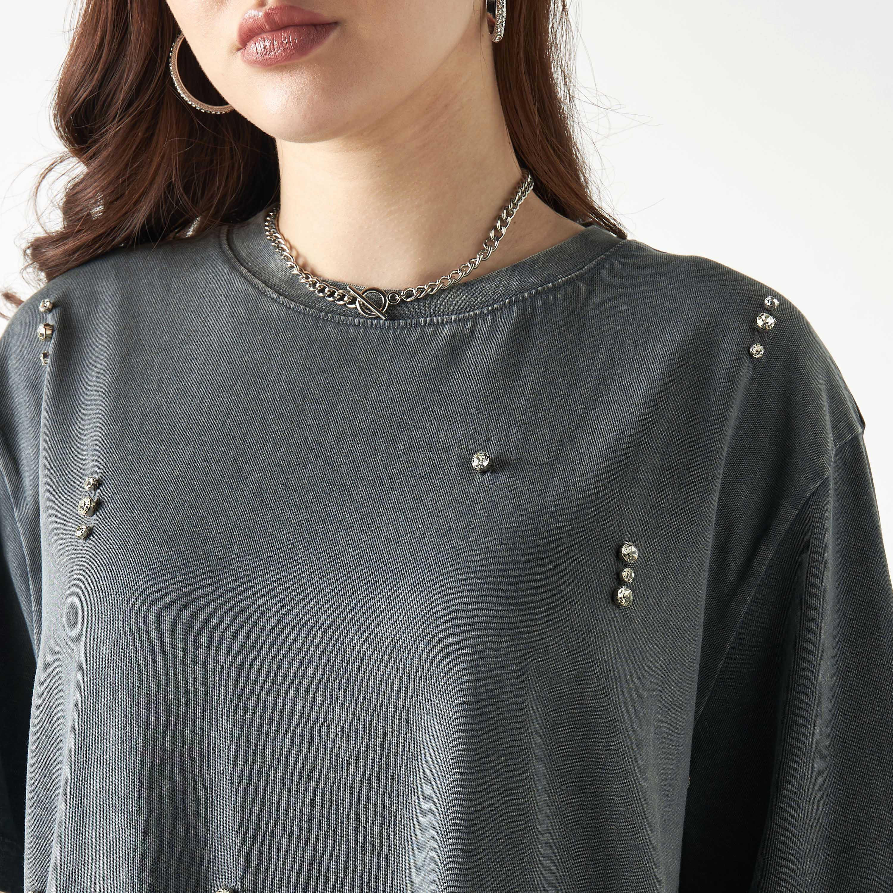 تيشيرت قطن مزين بياقة ضيّقة وأكمام قصيرة من لي كوبر-women-clothing-tshirts-image-8