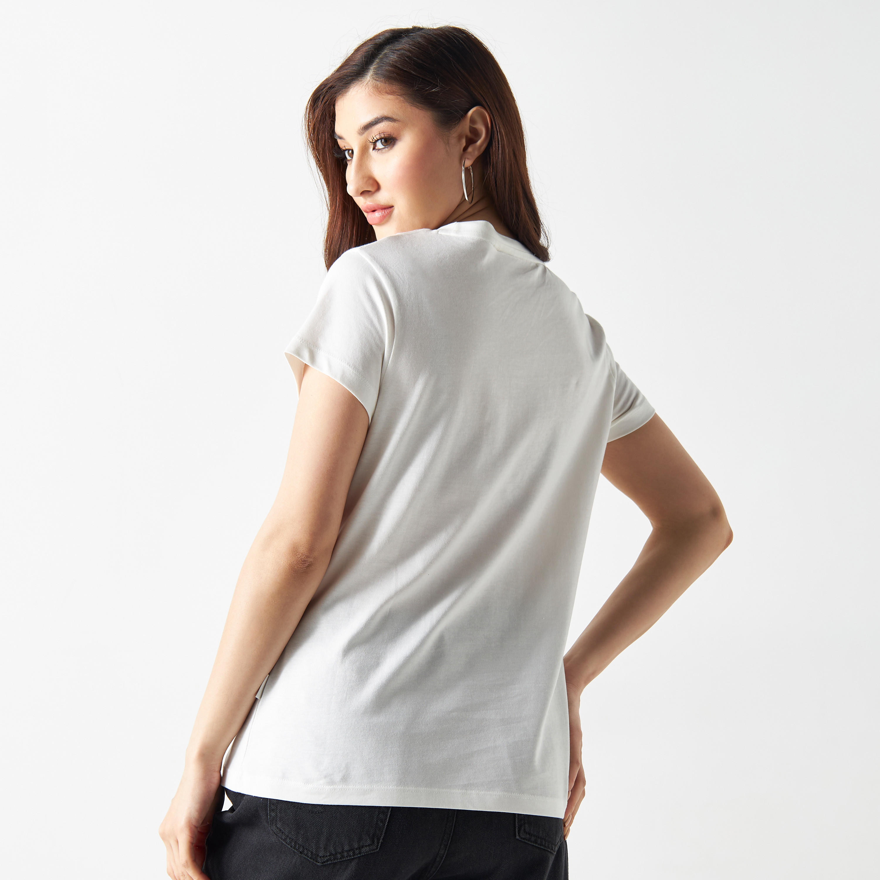 تيشيرت بتفاصيل تيبوجرافية وأكمام قصيرة من لي كوبر-women-clothing-tshirts-image-3