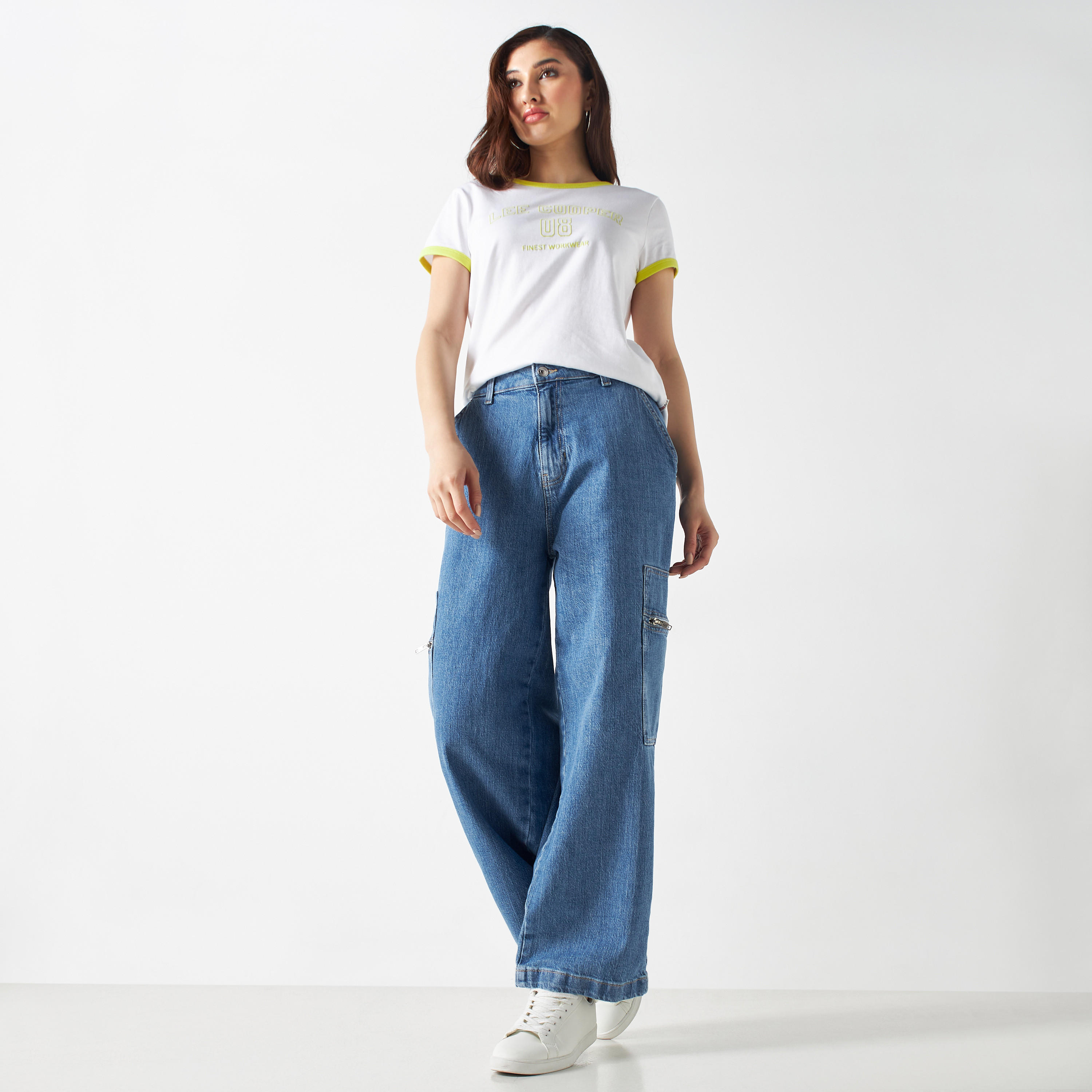 تيشيرت بتفاصيل تيبوجرافية وأكمام قصيرة من لي كوبر-women-clothing-tshirts-image-2