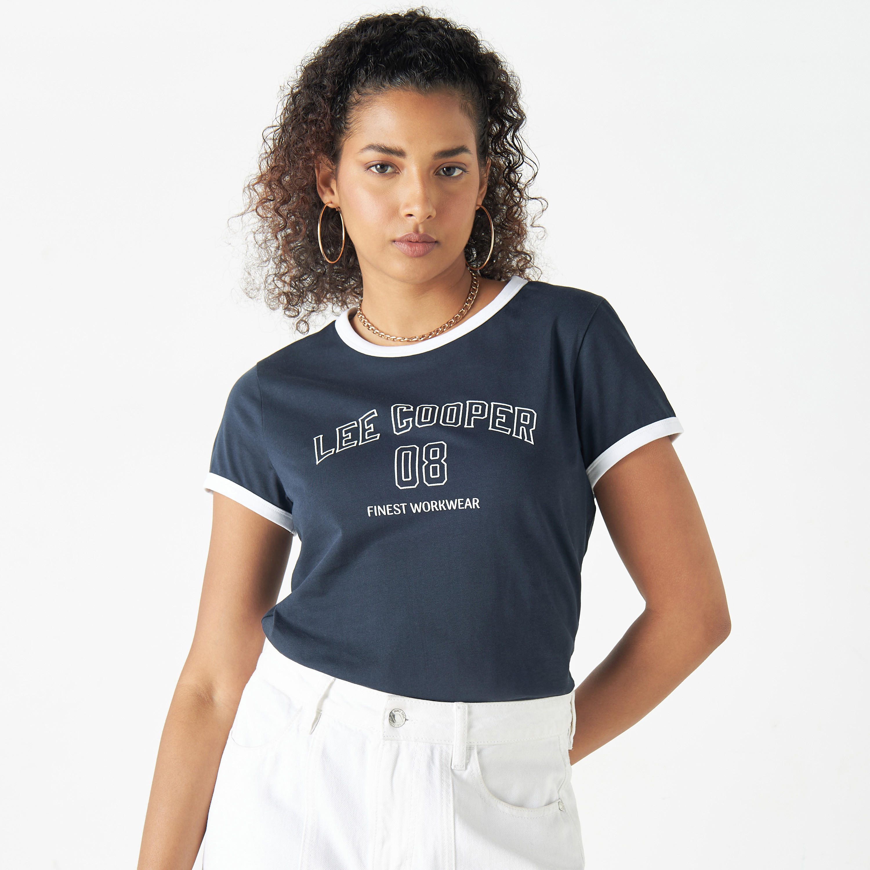 تيشيرت بتفاصيل تيبوجرافية وأكمام قصيرة من لي كوبر-women-clothing-tshirts-image-1