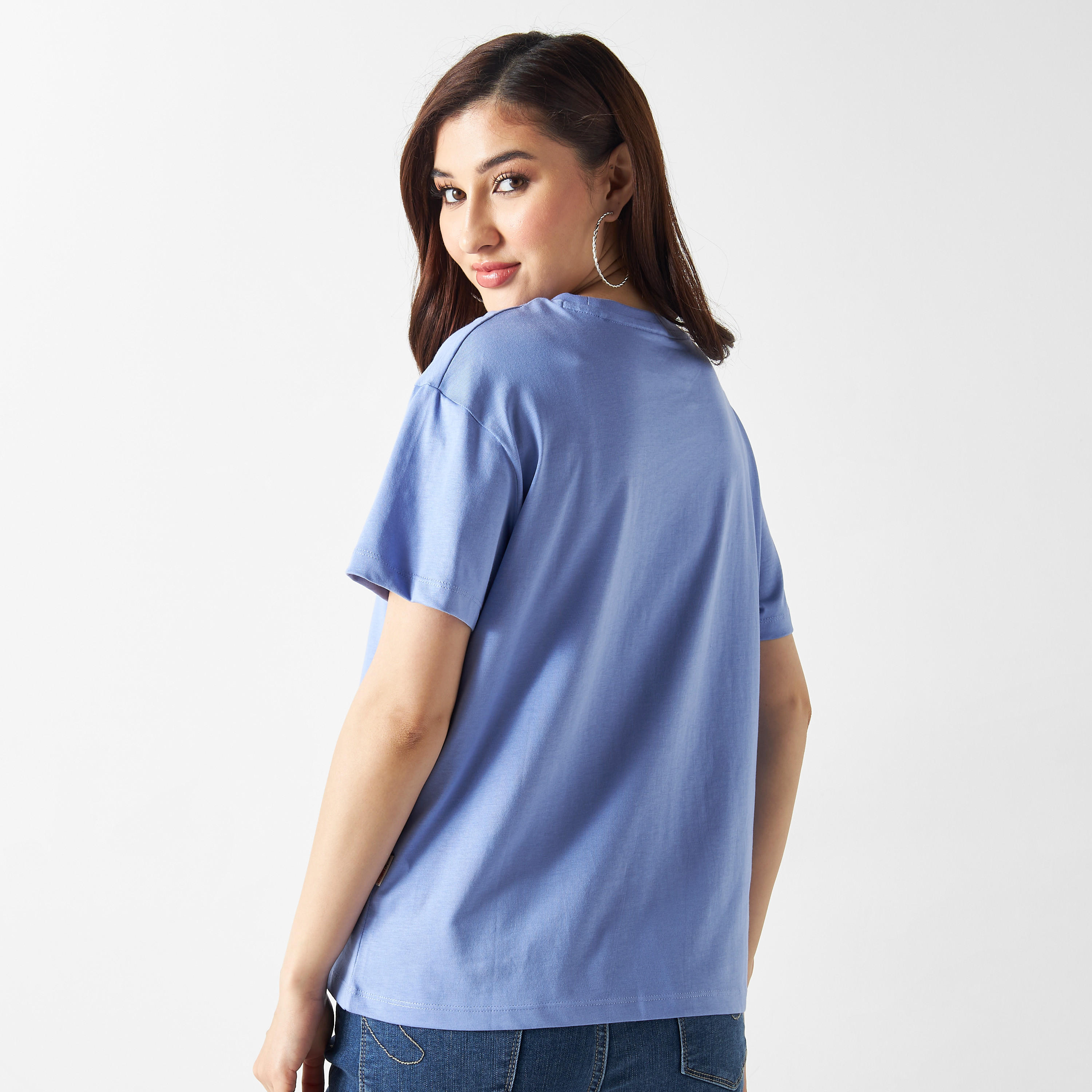 تيشيرت بتفاصيل تيبوجرافية وأكمام قصيرة من لي كوبر-women-clothing-tshirts-image-3