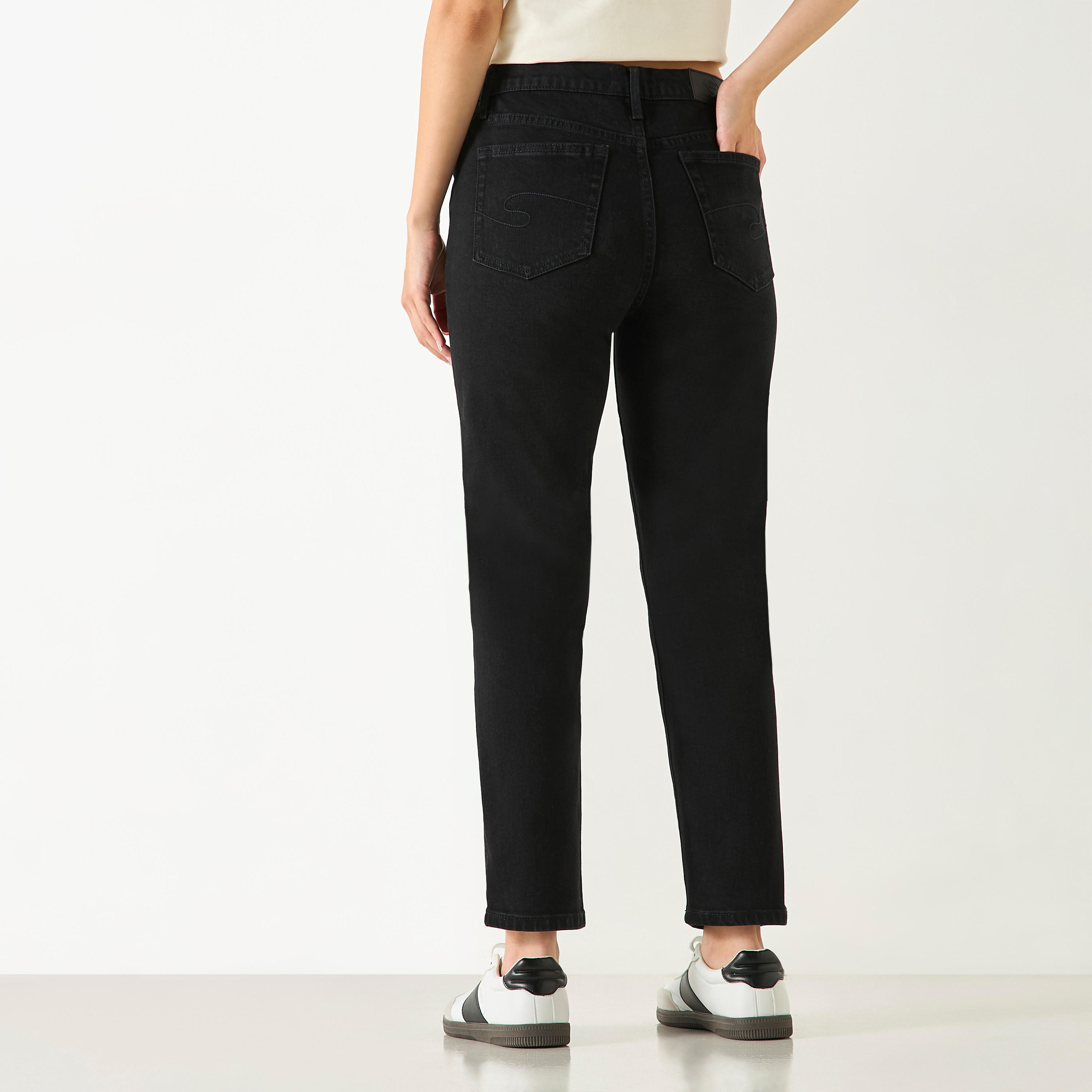 بنطلون جينز بقصّة عادية وجيوب من لي كوبر-women-clothing-bottoms-jeans-image-11