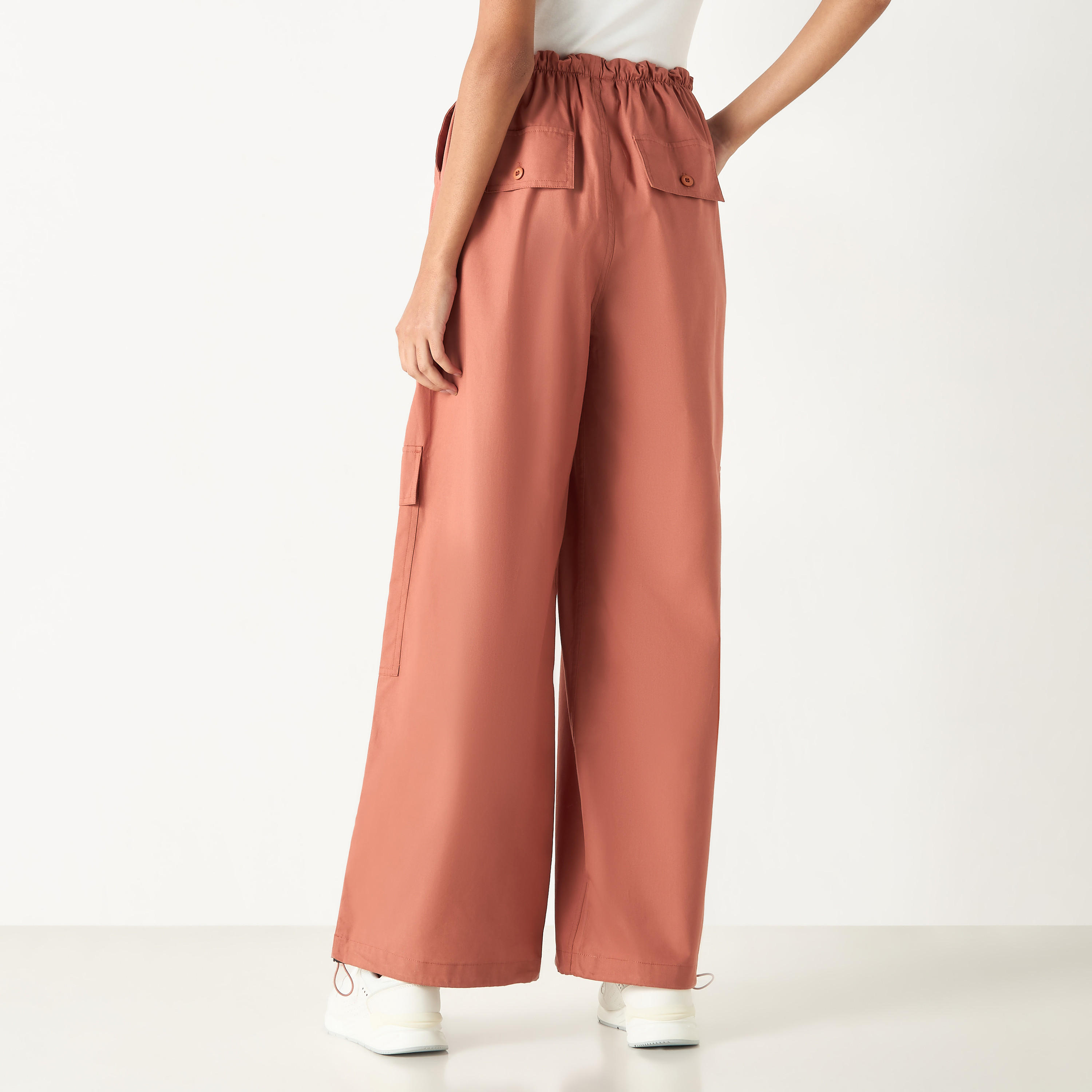 بنطلون دينم واسع الساقين بجيوب من لي كوبر-women-clothing-trousers-image-3