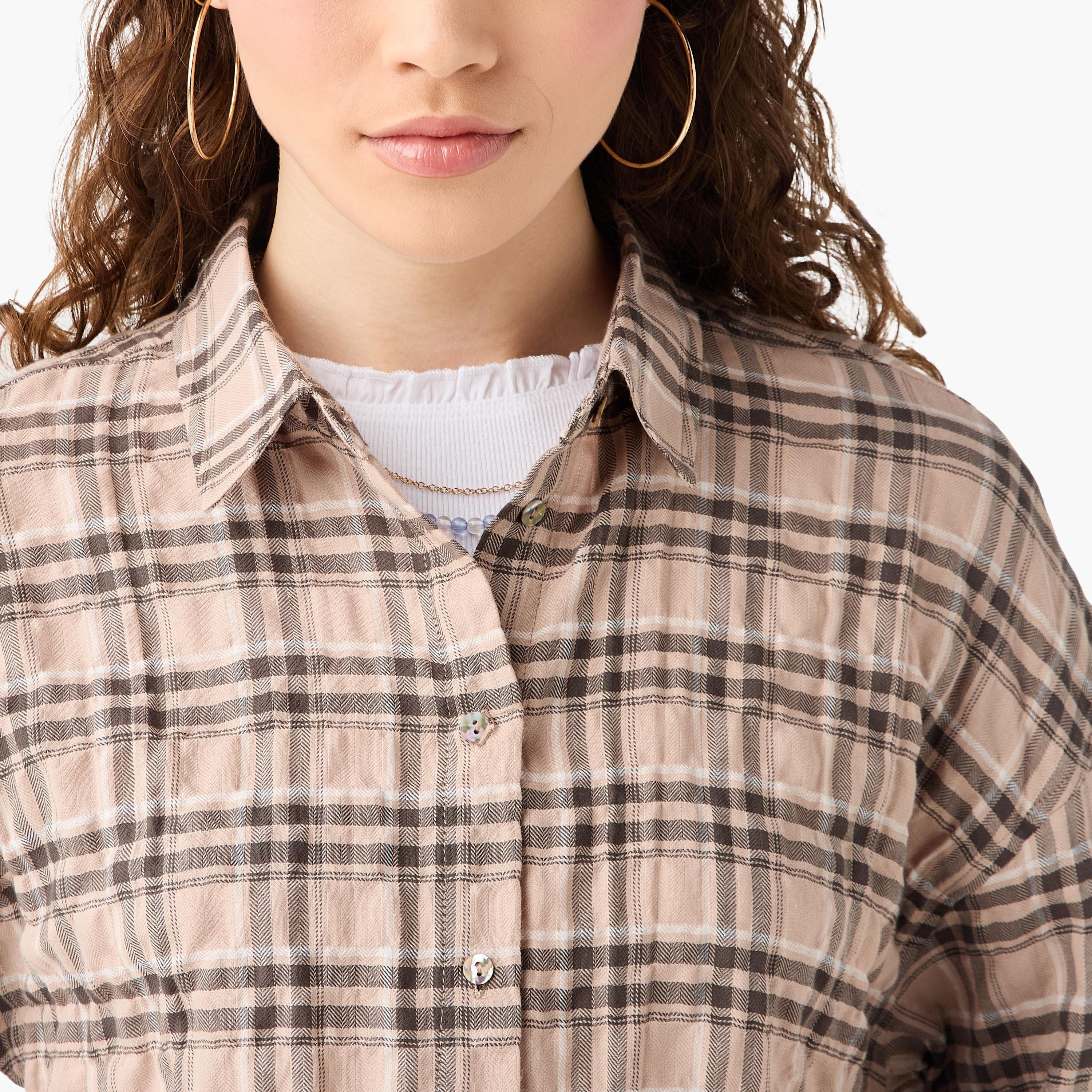 تيشيرت قصير كاروهات بأكمام طويلة وقصة عادية من لي كوبر-women-clothing-shirtsandblouses-shirts-image-14