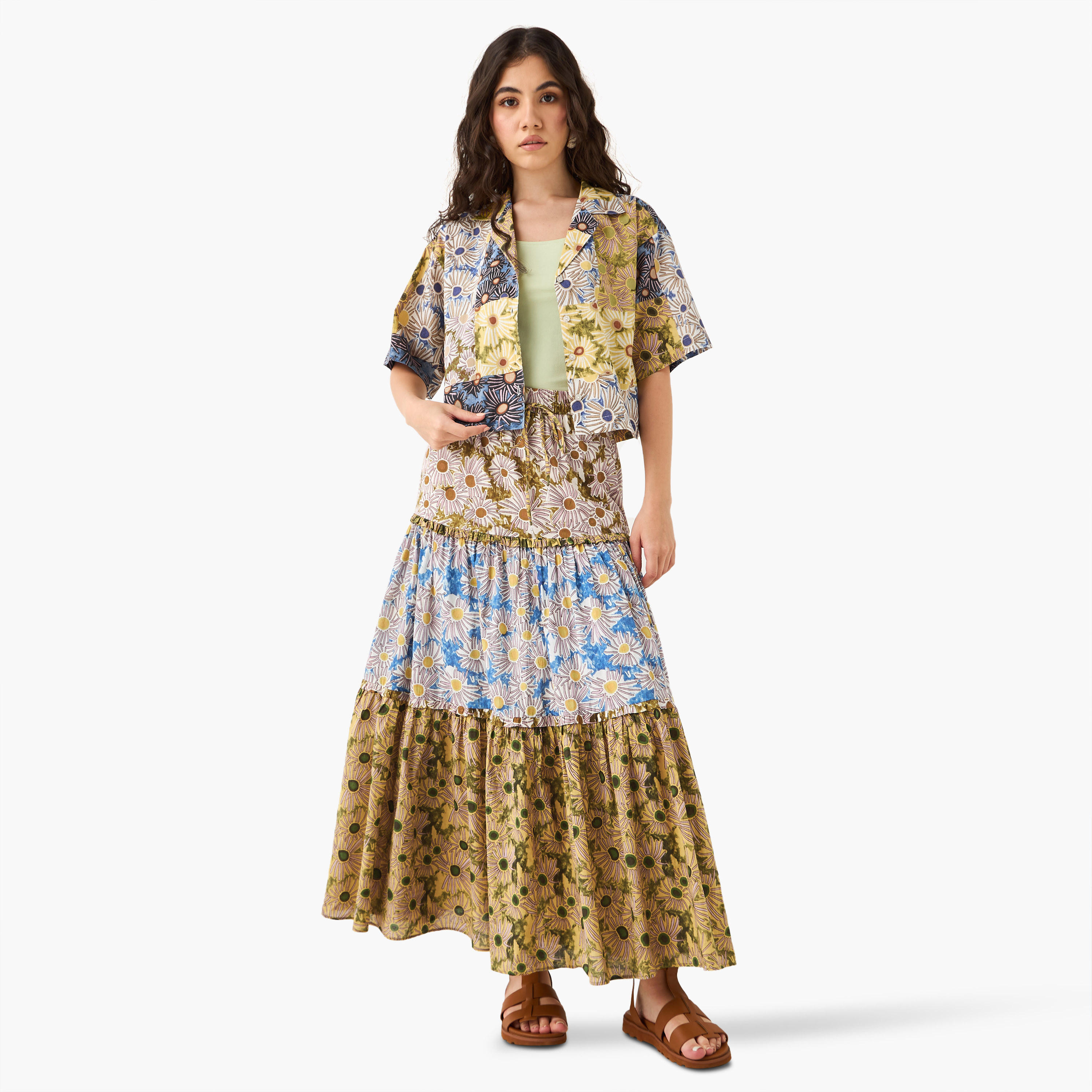 قميص قطن بقصّة عادية وياقة كامب وطبعات أزهار من لي كوبر-women-clothing-shirtsandblouses-shirts-image-2