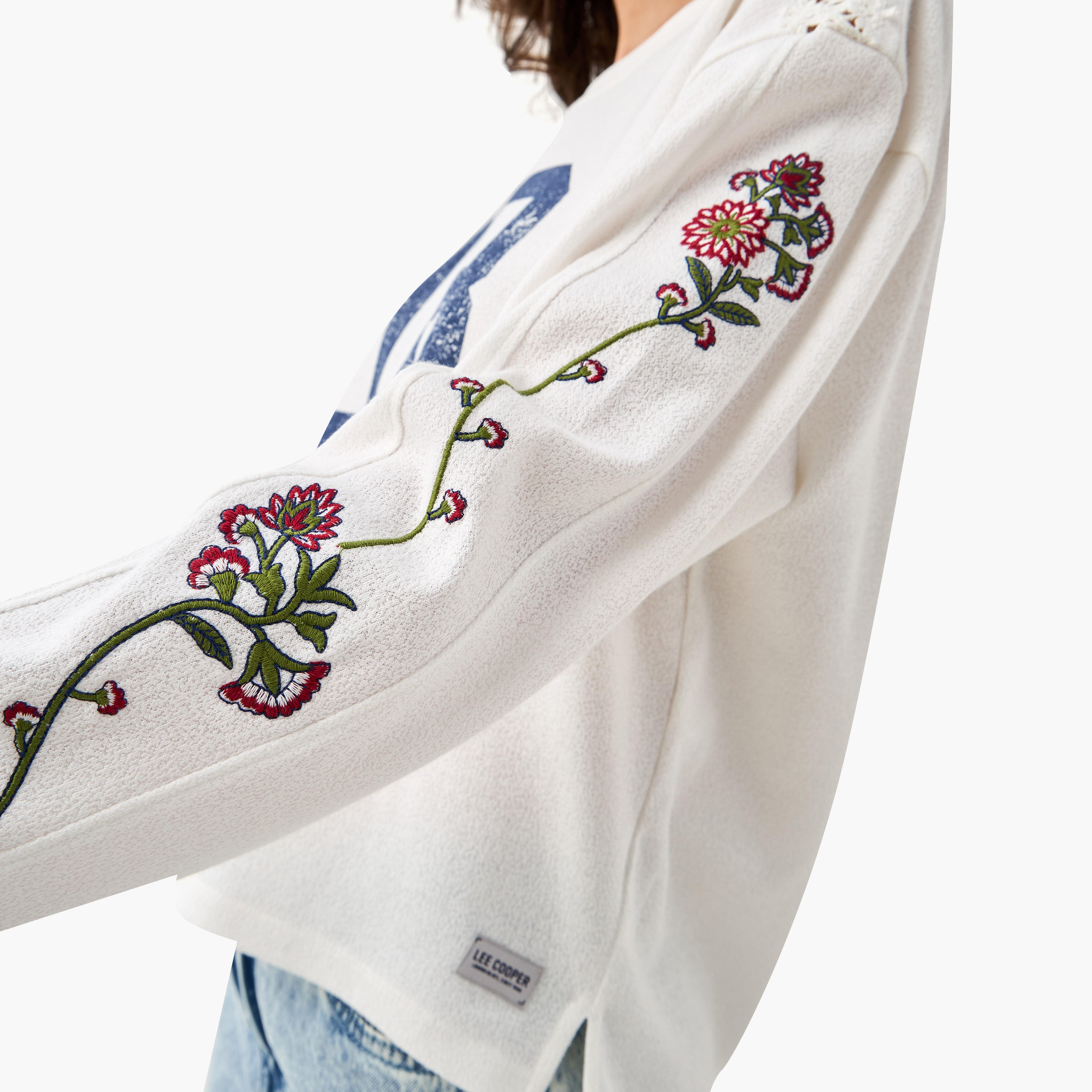 تيشيرت بياقة ضيقة وتطريز من لي كوبر-women-clothing-tshirts-image-2