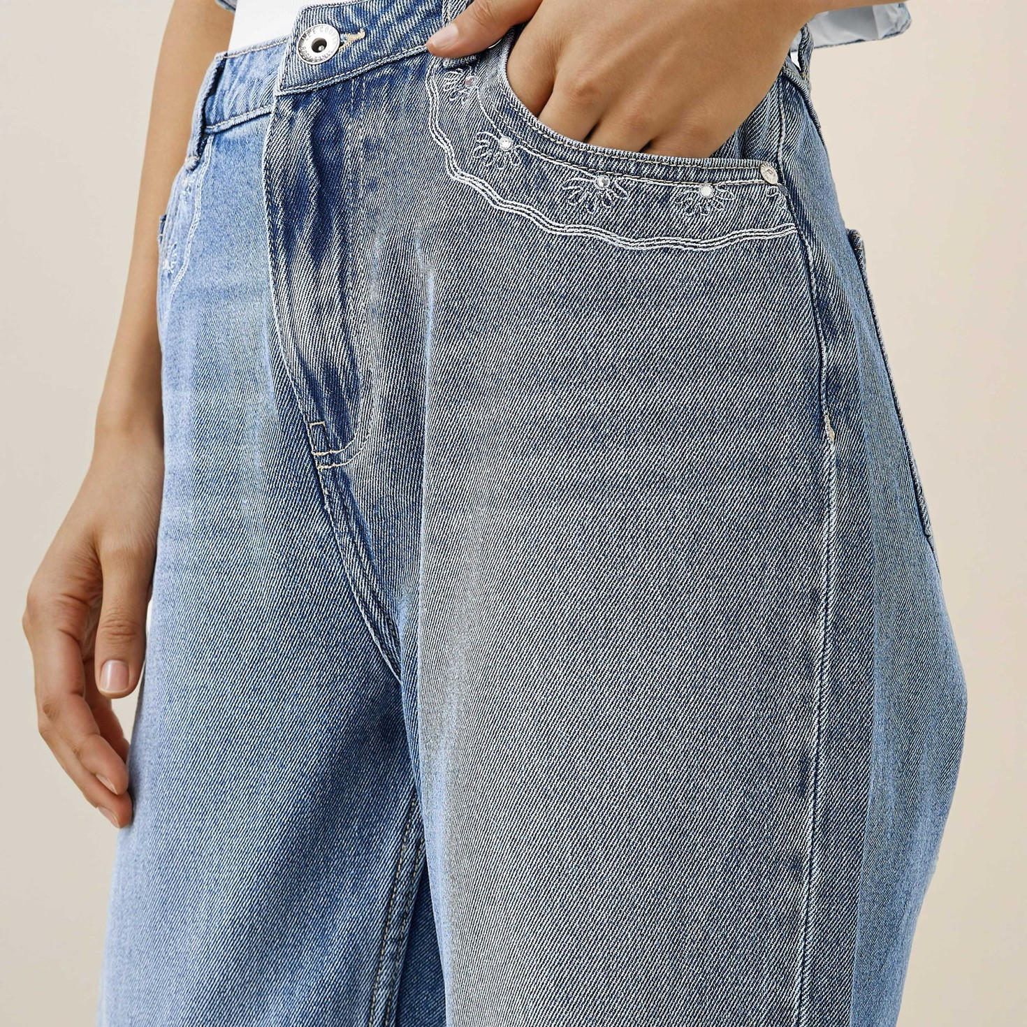 بنطلون جينز بقصة مستقيمة وخصر مرتفع من لي كوبر-women-clothing-bottoms-jeans-image-4