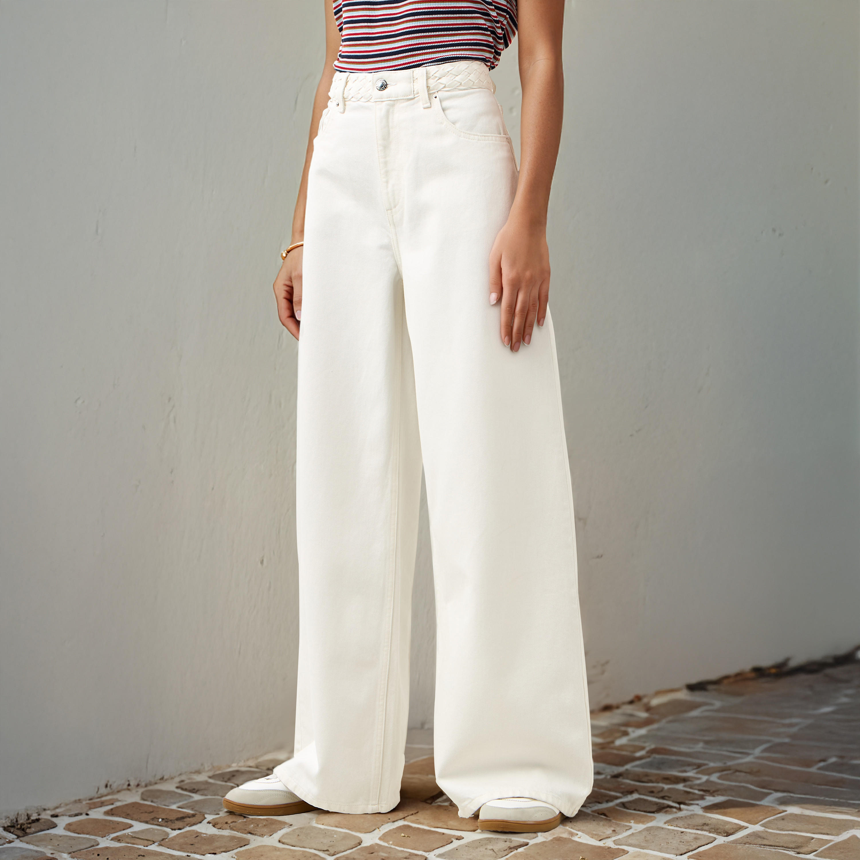 بنطلون جينز بخصر مرتفع مضفر وقصة عادية وجيوب من لي كوبر-women-clothing-bottoms-jeans-image-1