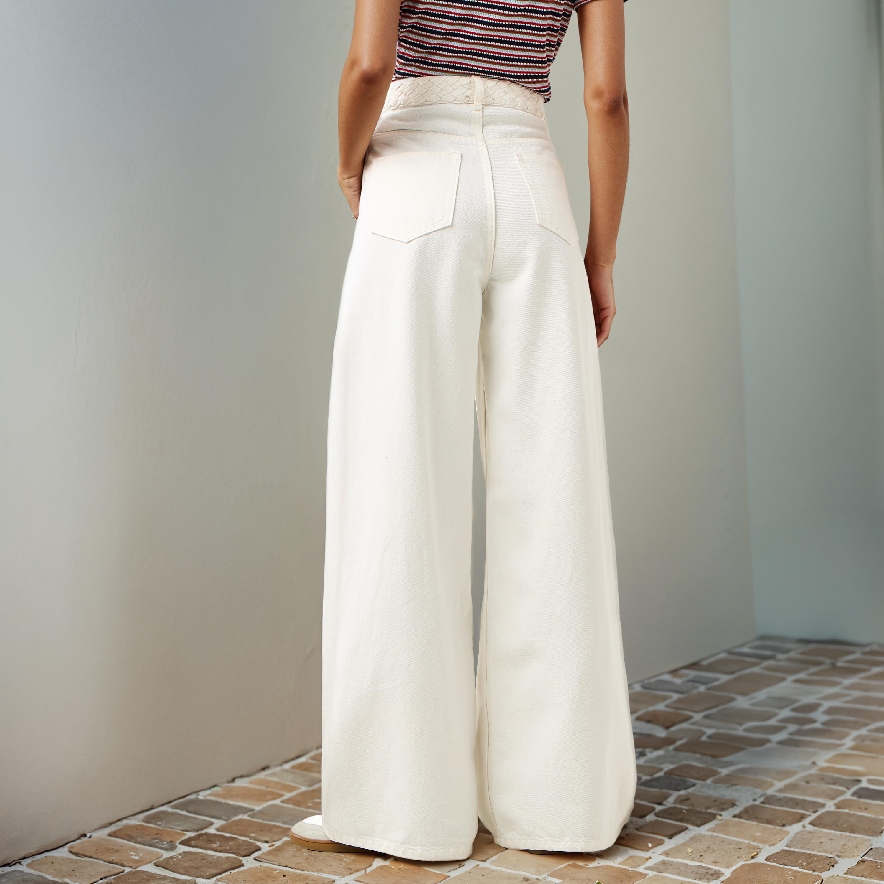 بنطلون جينز بخصر مرتفع مضفر وقصة عادية وجيوب من لي كوبر-women-clothing-bottoms-jeans-image-3