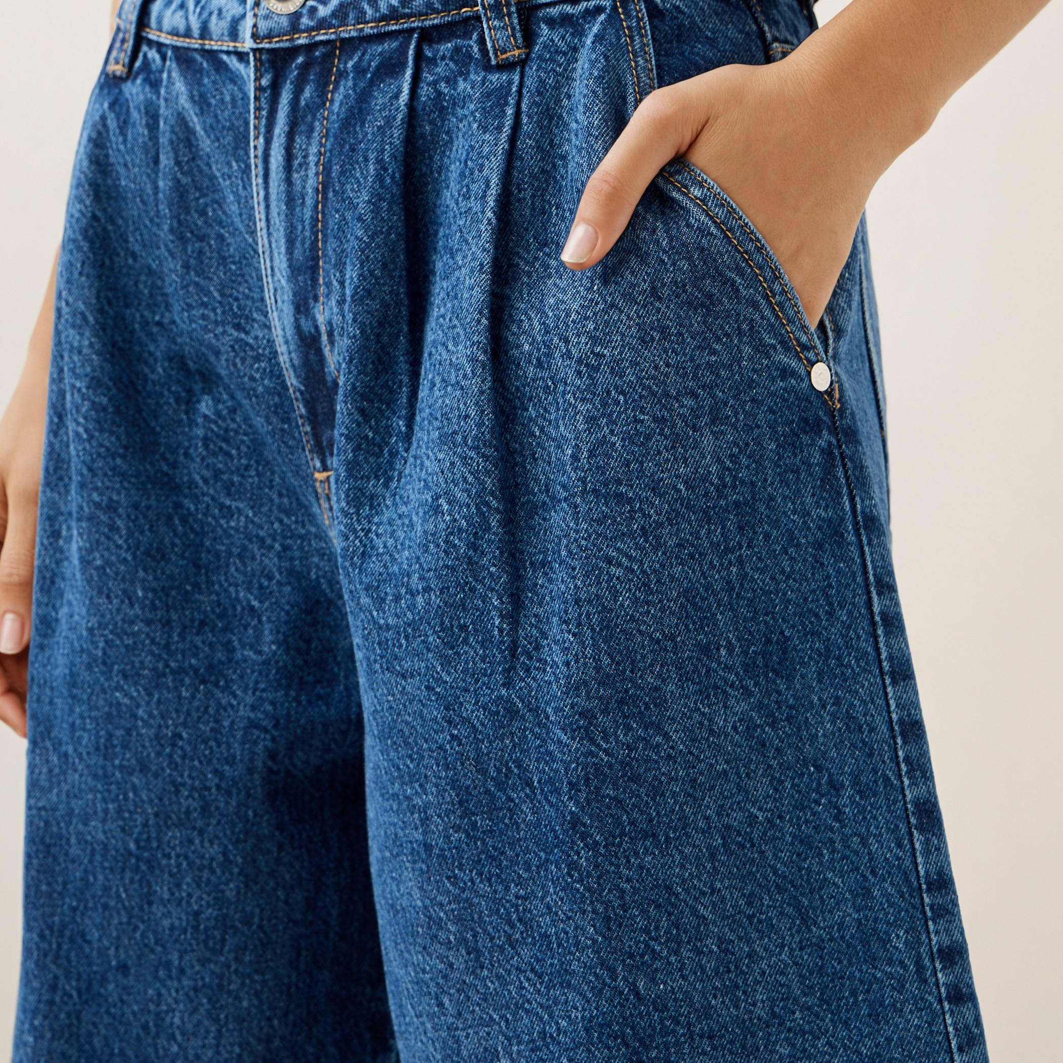 شورت برمودا بقصة مريحة وجيوب من لي كوبر-women-clothing-bottoms-shorts-image-4