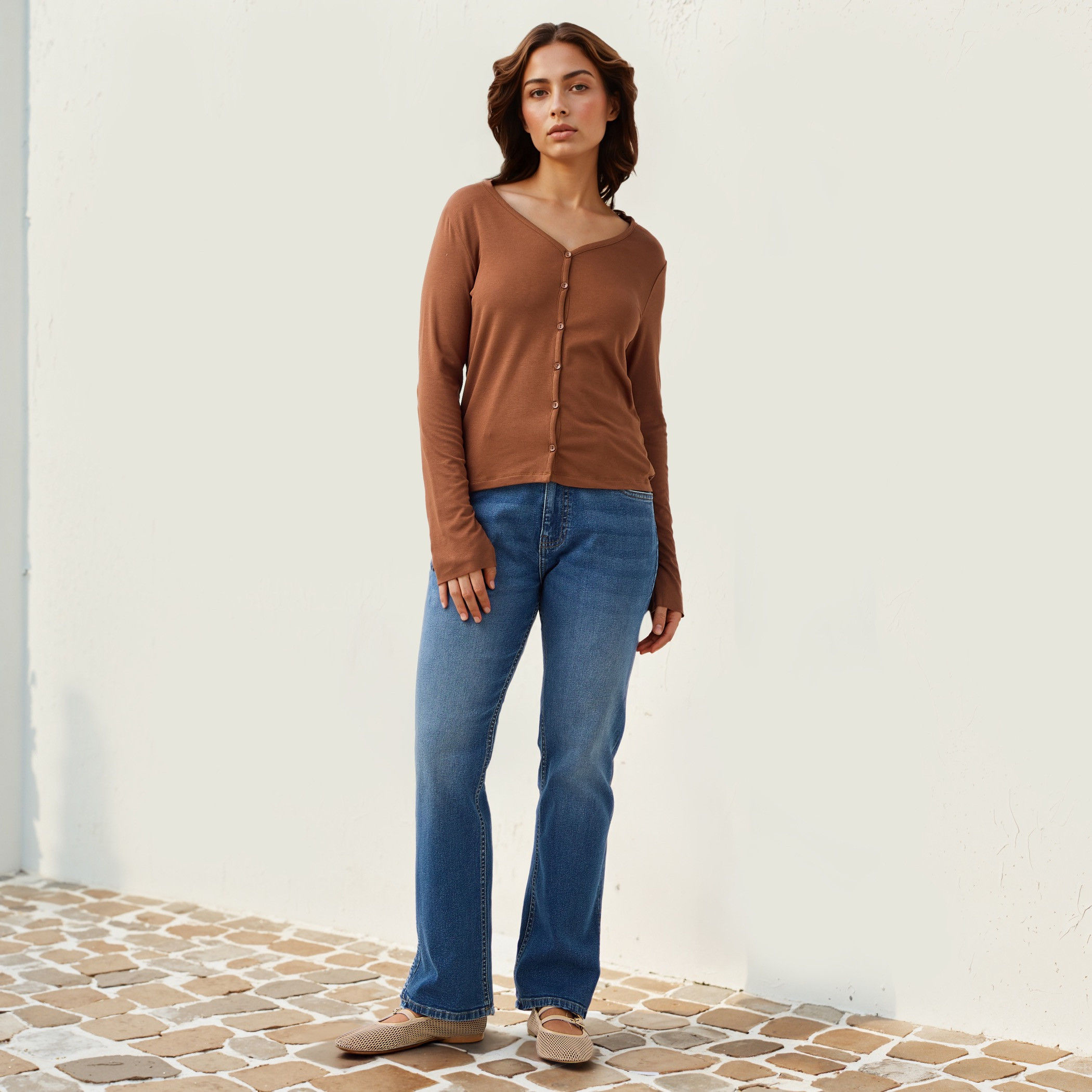 بنطلون جينز بقصّة بوت كت مع جيوب من لي كوبر-women-clothing-bottoms-jeans-image-9